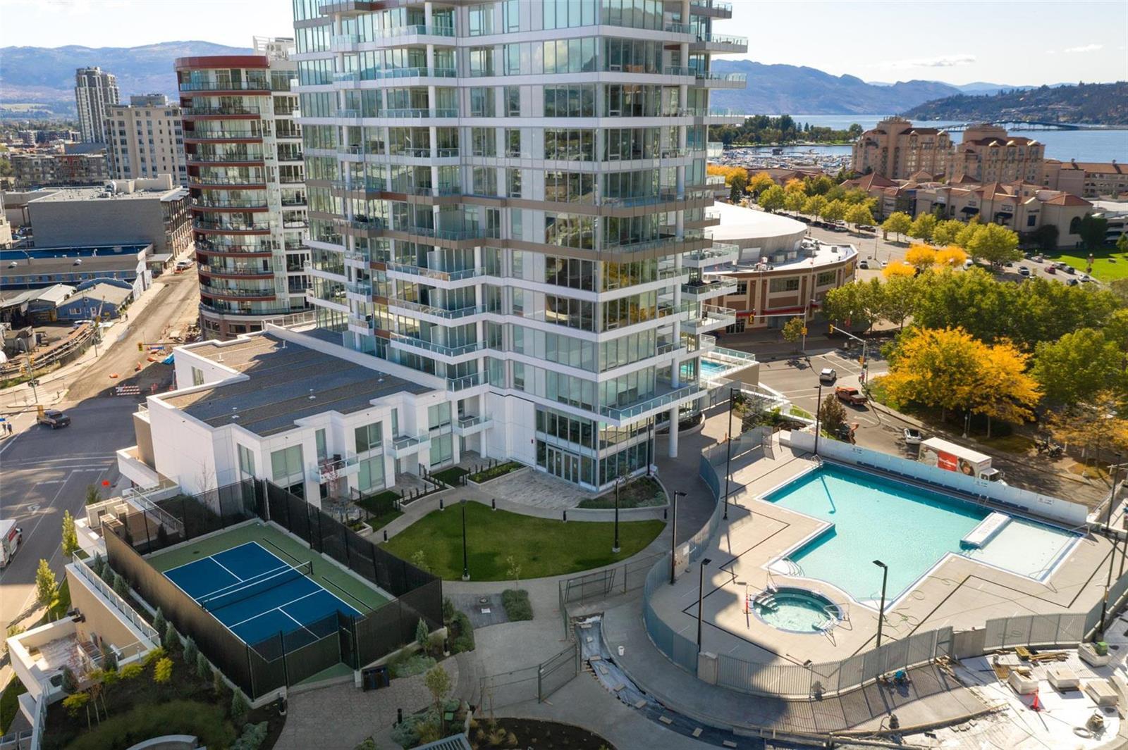 2805 1191 Sunset Drive, Kelowna, British Columbia RE/MAX Kelowna