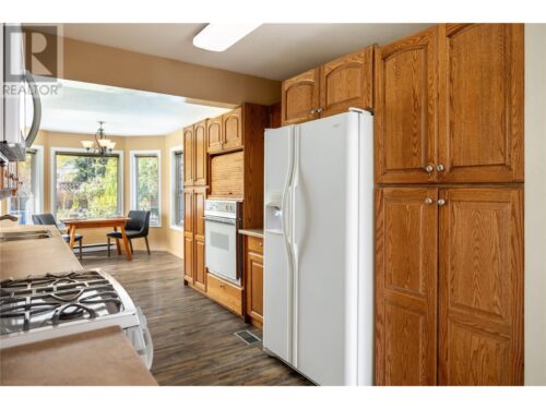 4452 Lakeshore Road, Kelowna