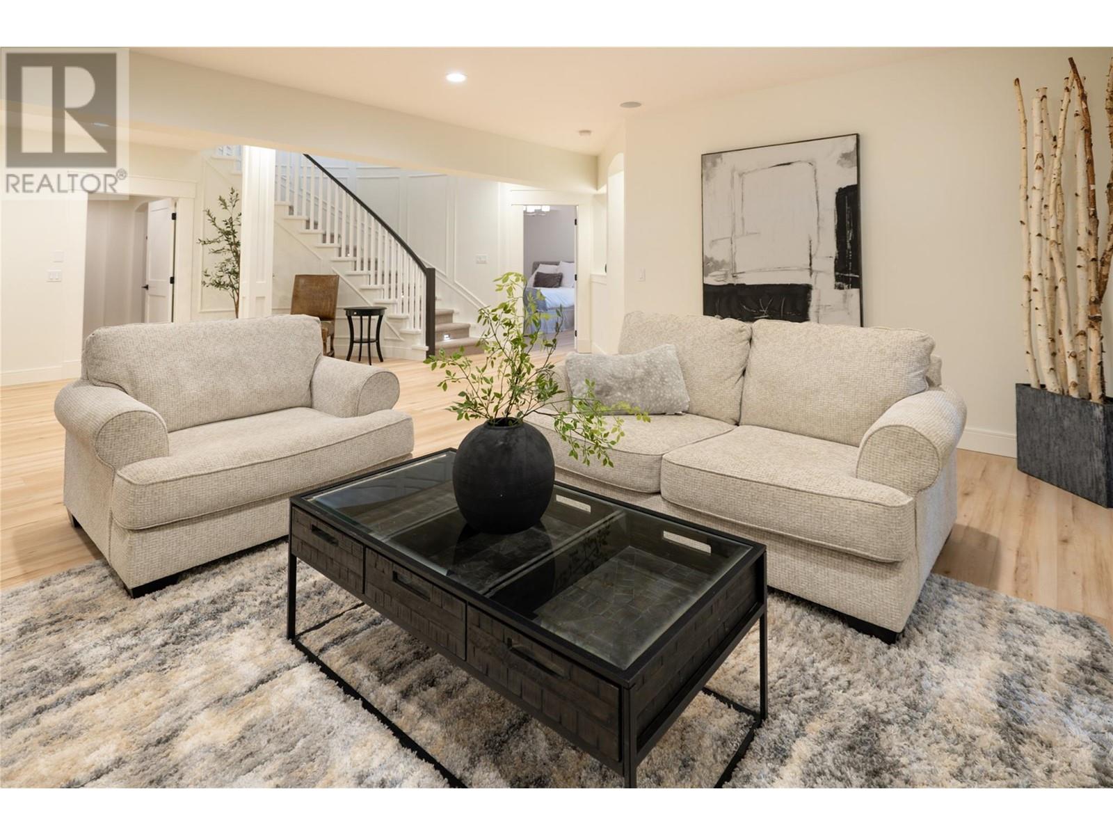  628 Devonian Avenue, Kelowna
