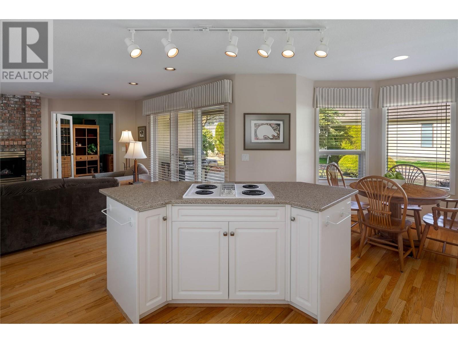 404 595 YATES Road, Kelowna