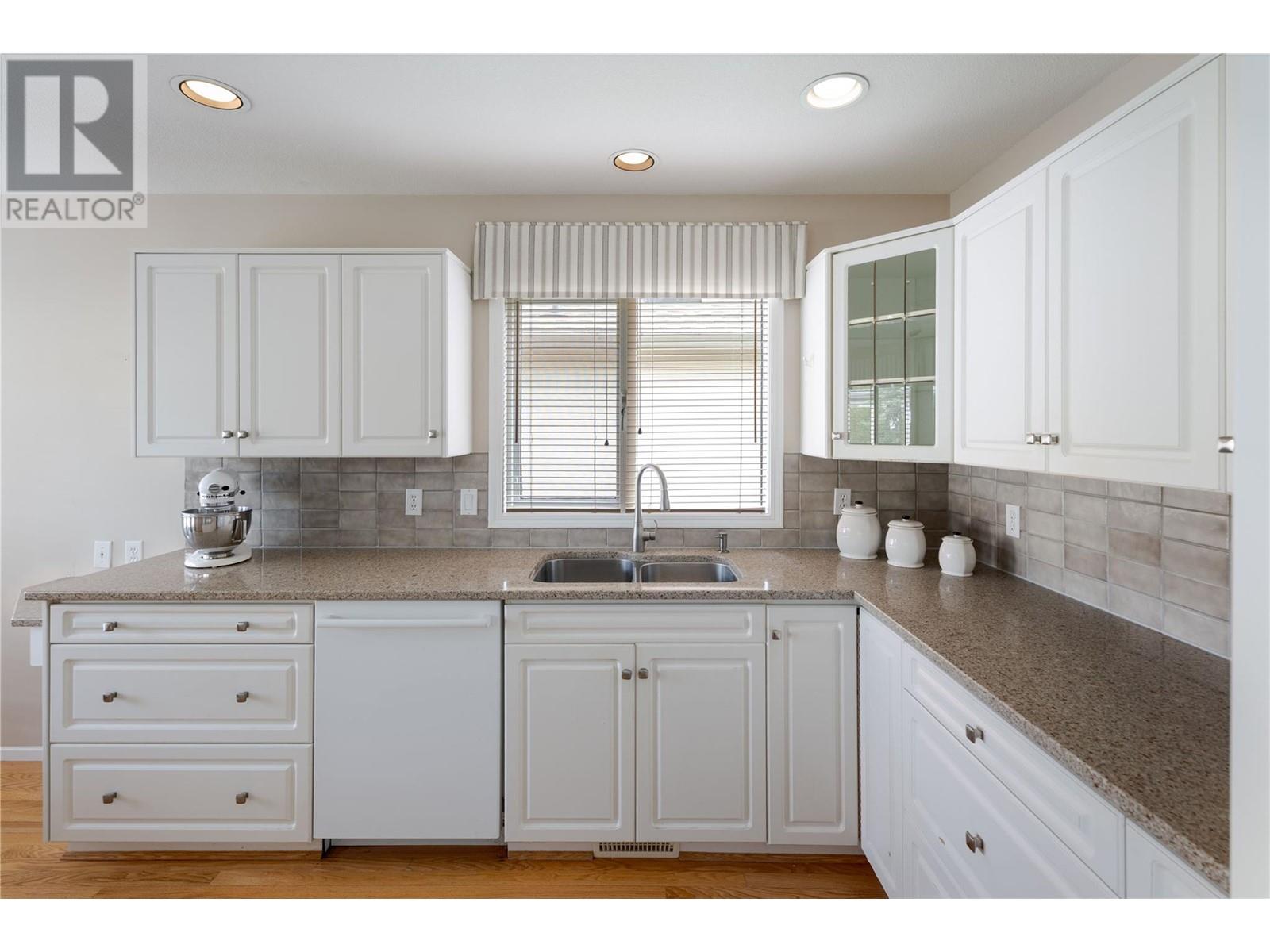 404 595 YATES Road, Kelowna