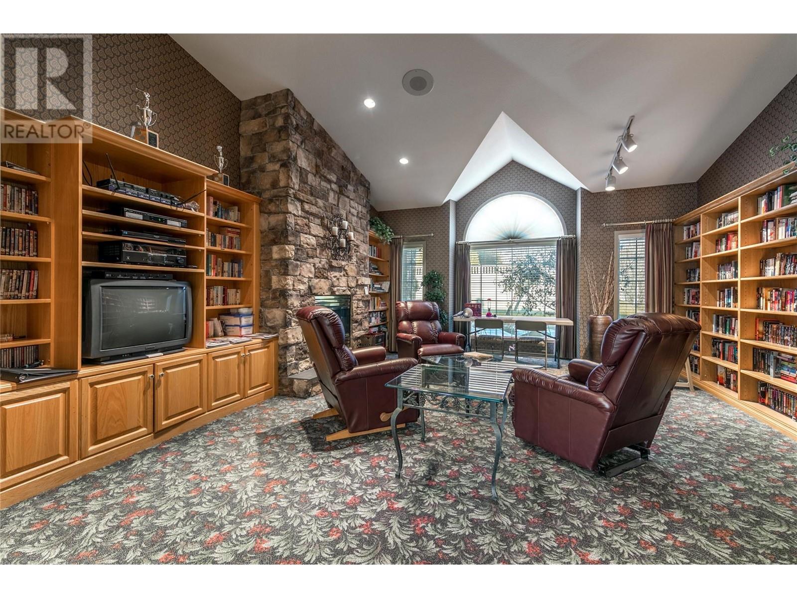 404 595 YATES Road, Kelowna