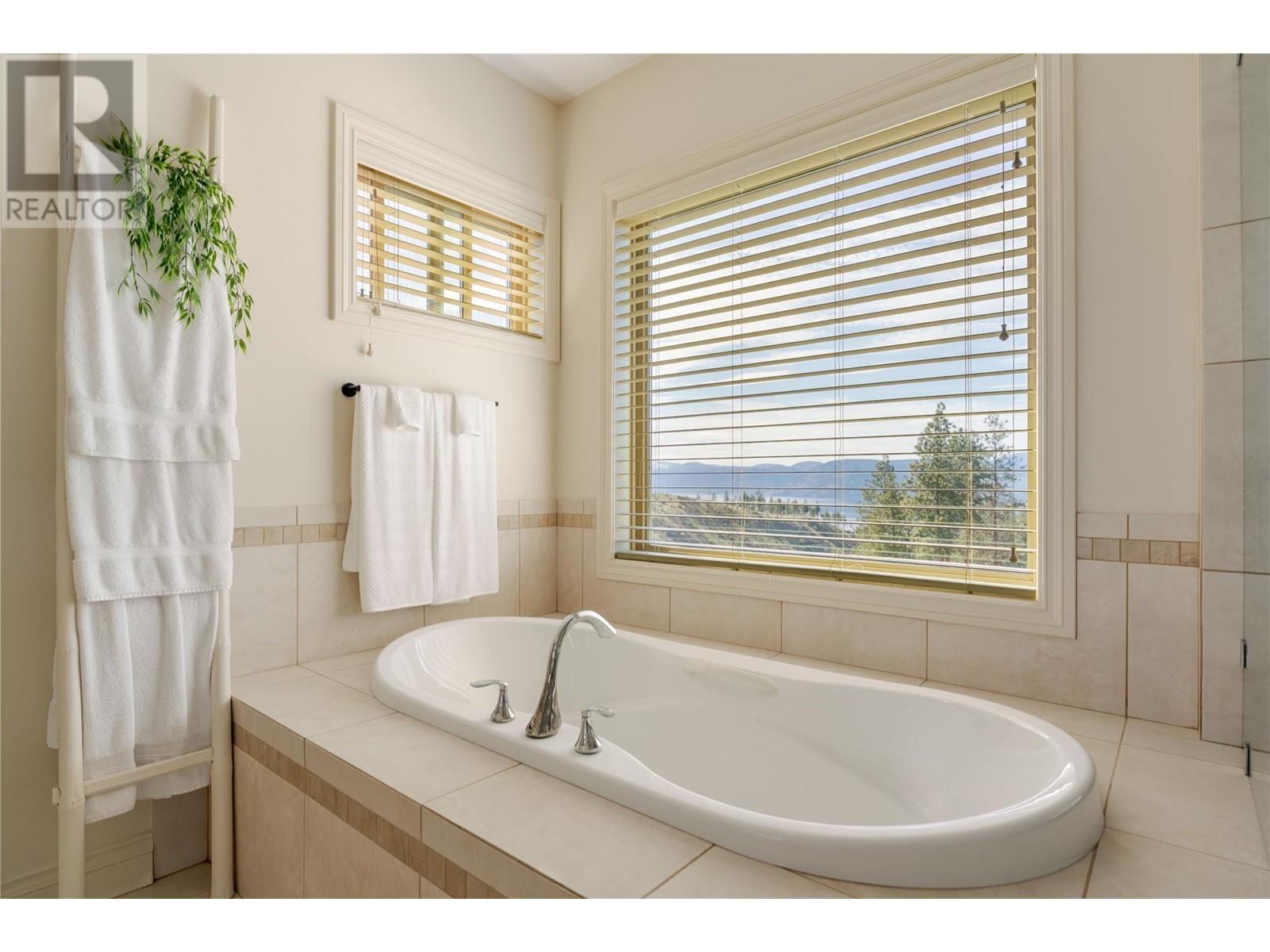  369 Farron Court, Kelowna