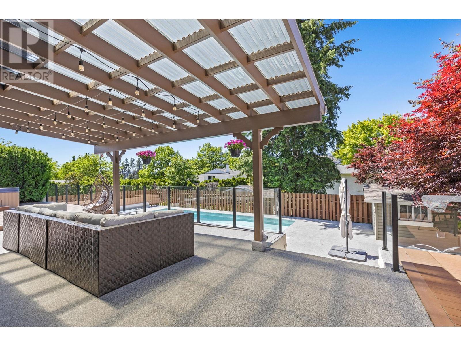 990 Walker Drive, Kelowna