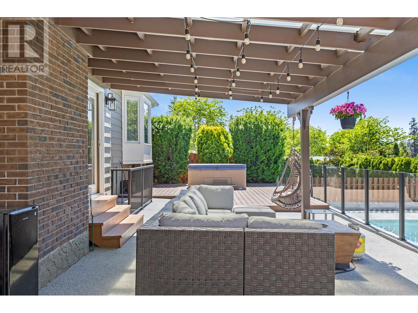  990 Walker Drive, Kelowna