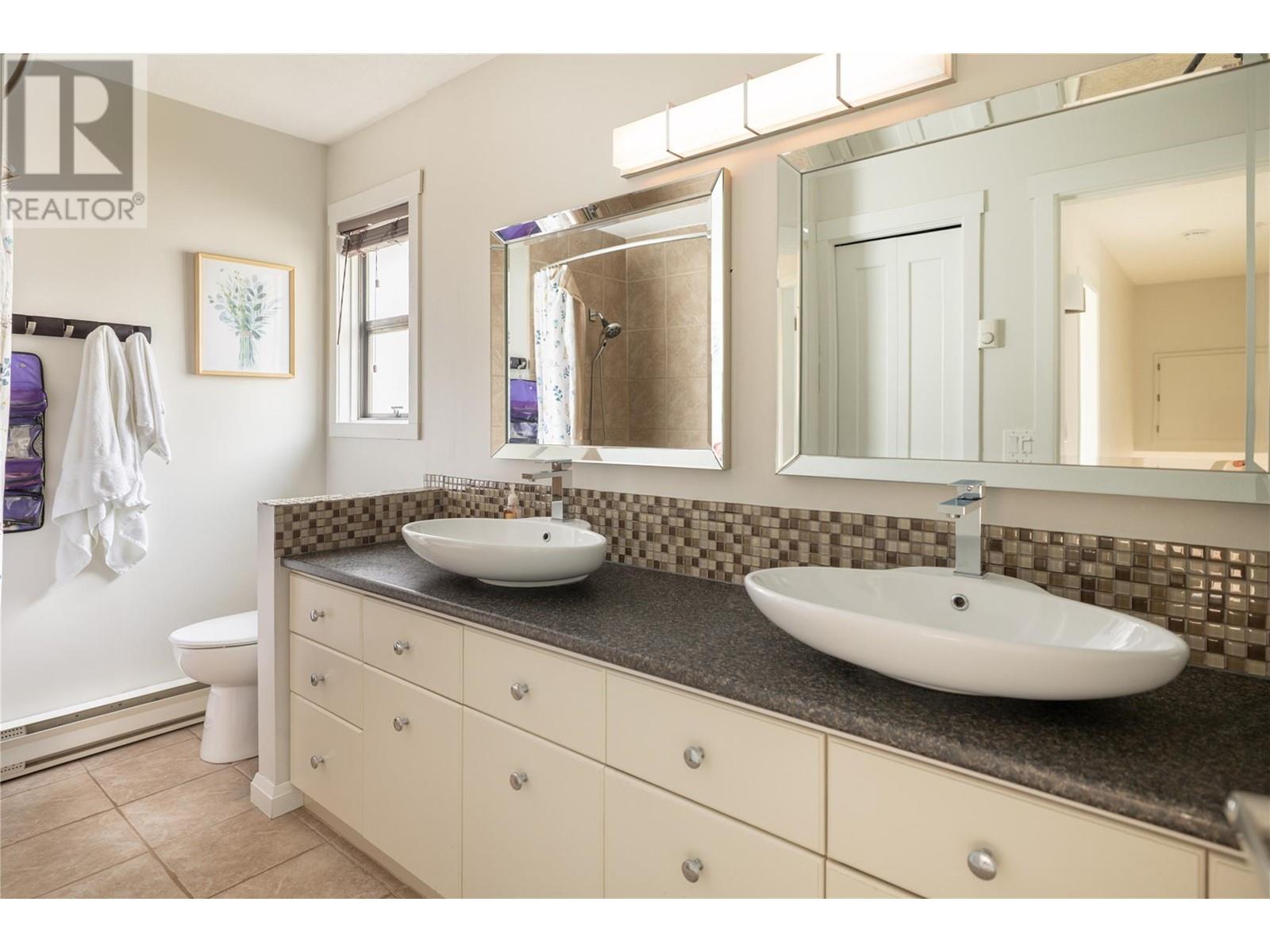  990 Walker Drive, Kelowna