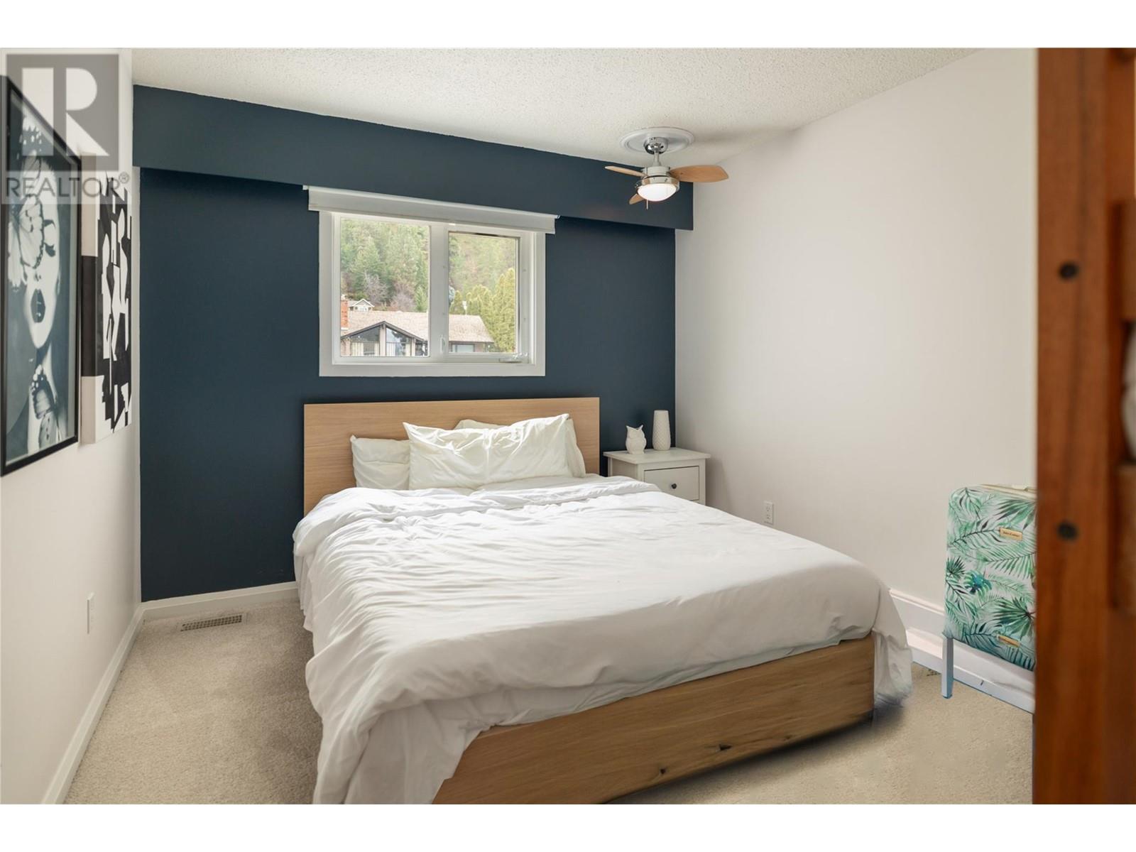  990 Walker Drive, Kelowna