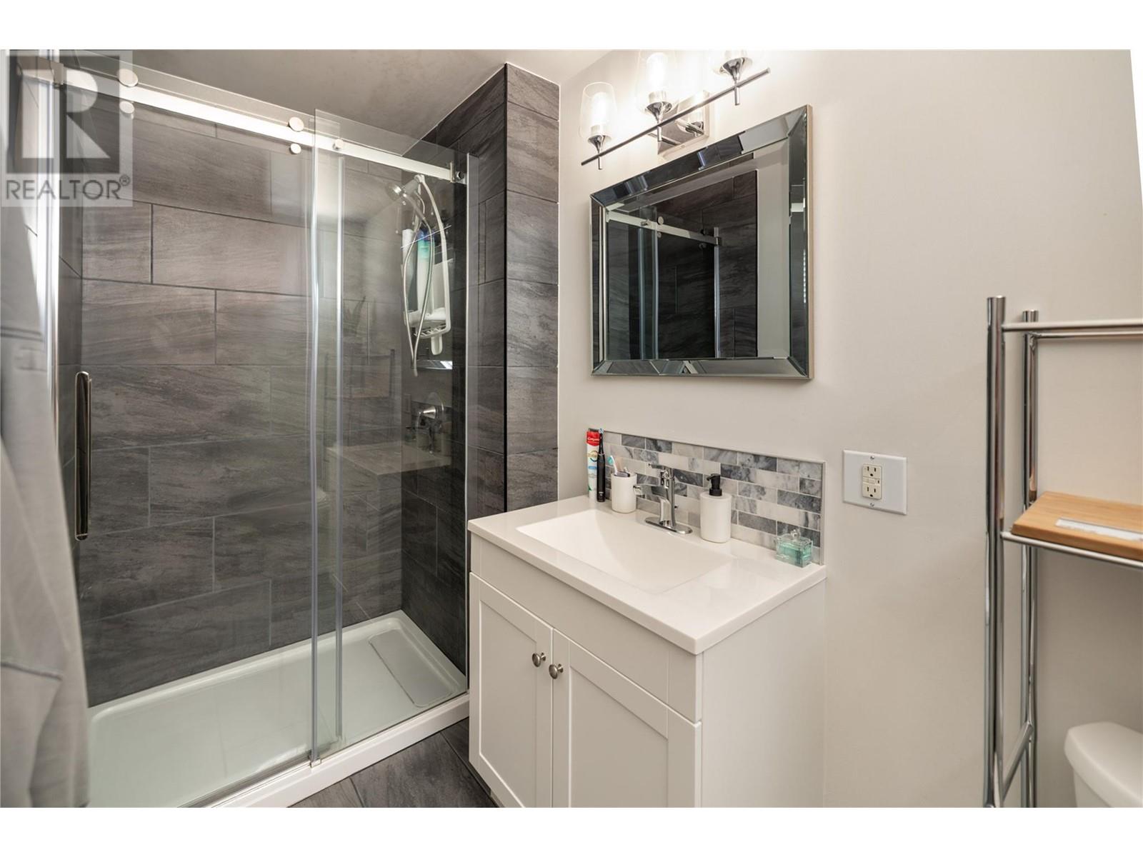  990 Walker Drive, Kelowna