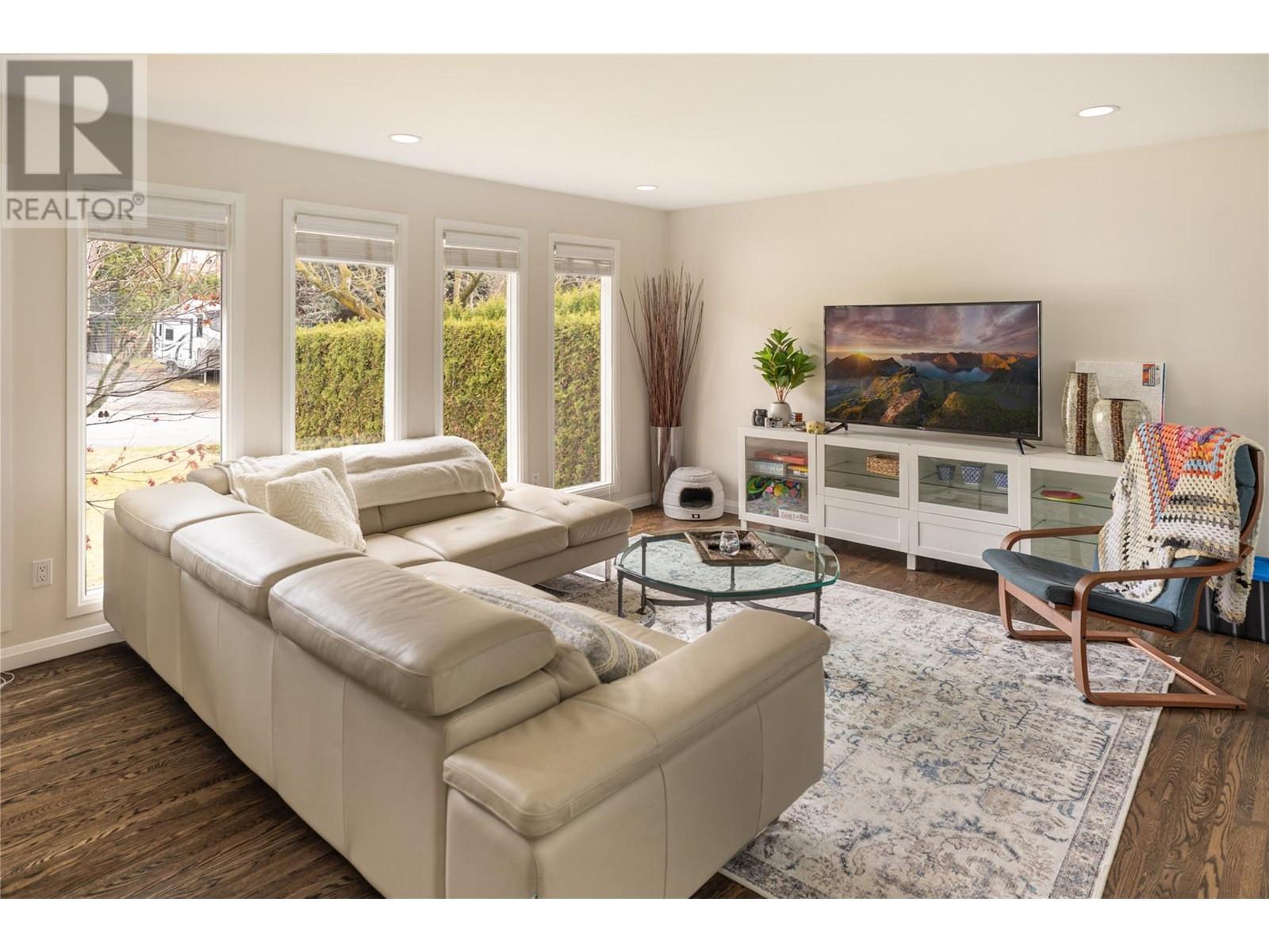  990 Walker Drive, Kelowna