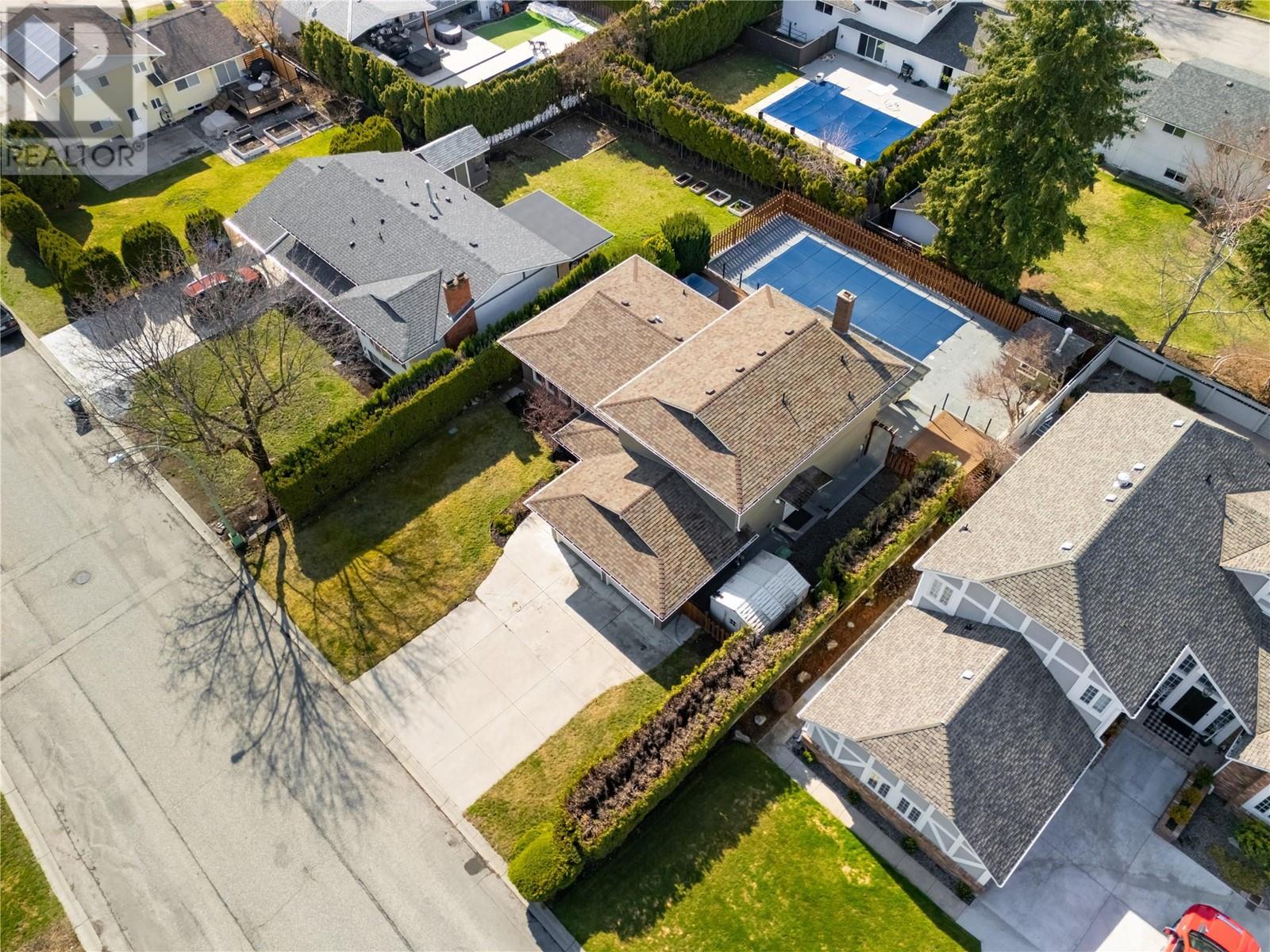  990 Walker Drive, Kelowna