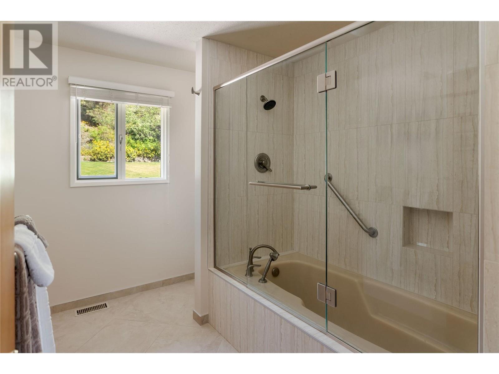  1252 Kyndree Court, Kelowna