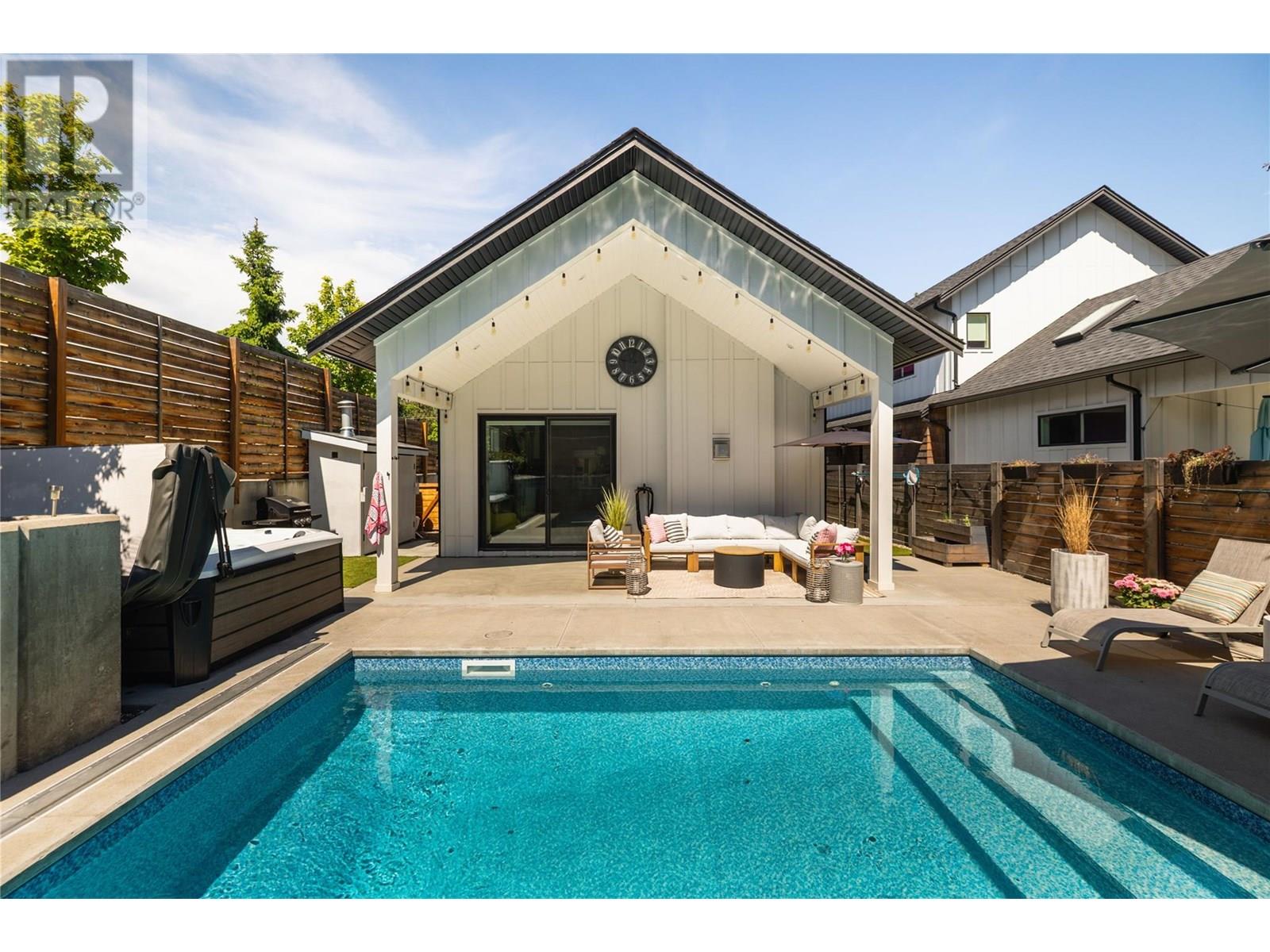  765 Barnaby Road, Kelowna