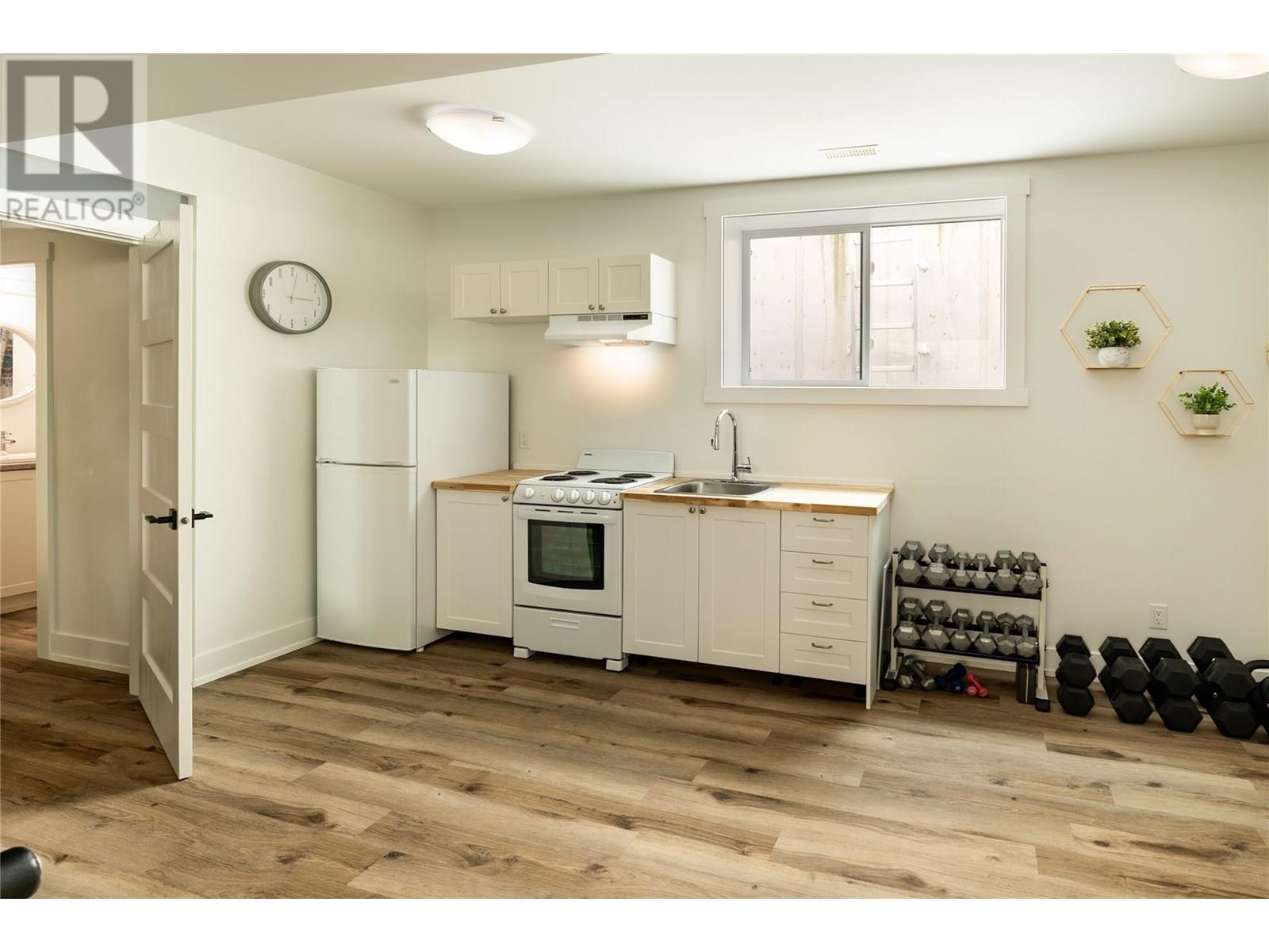  765 Barnaby Road, Kelowna