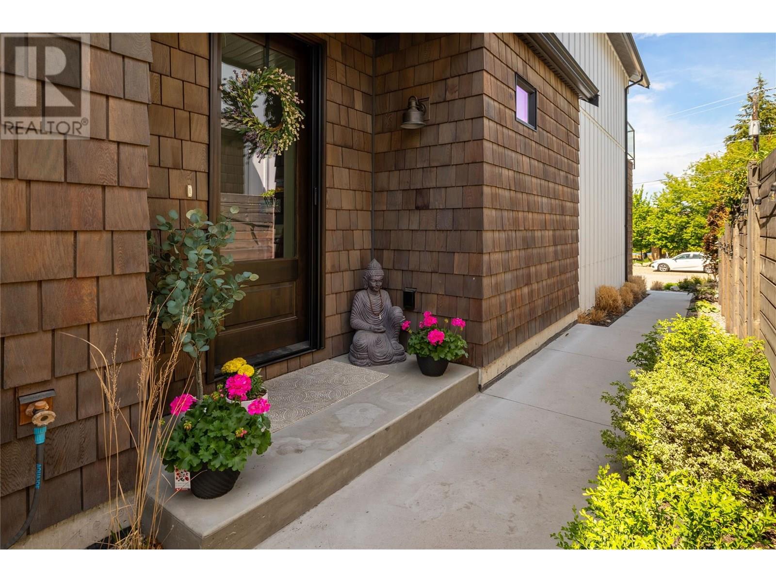  765 Barnaby Road, Kelowna