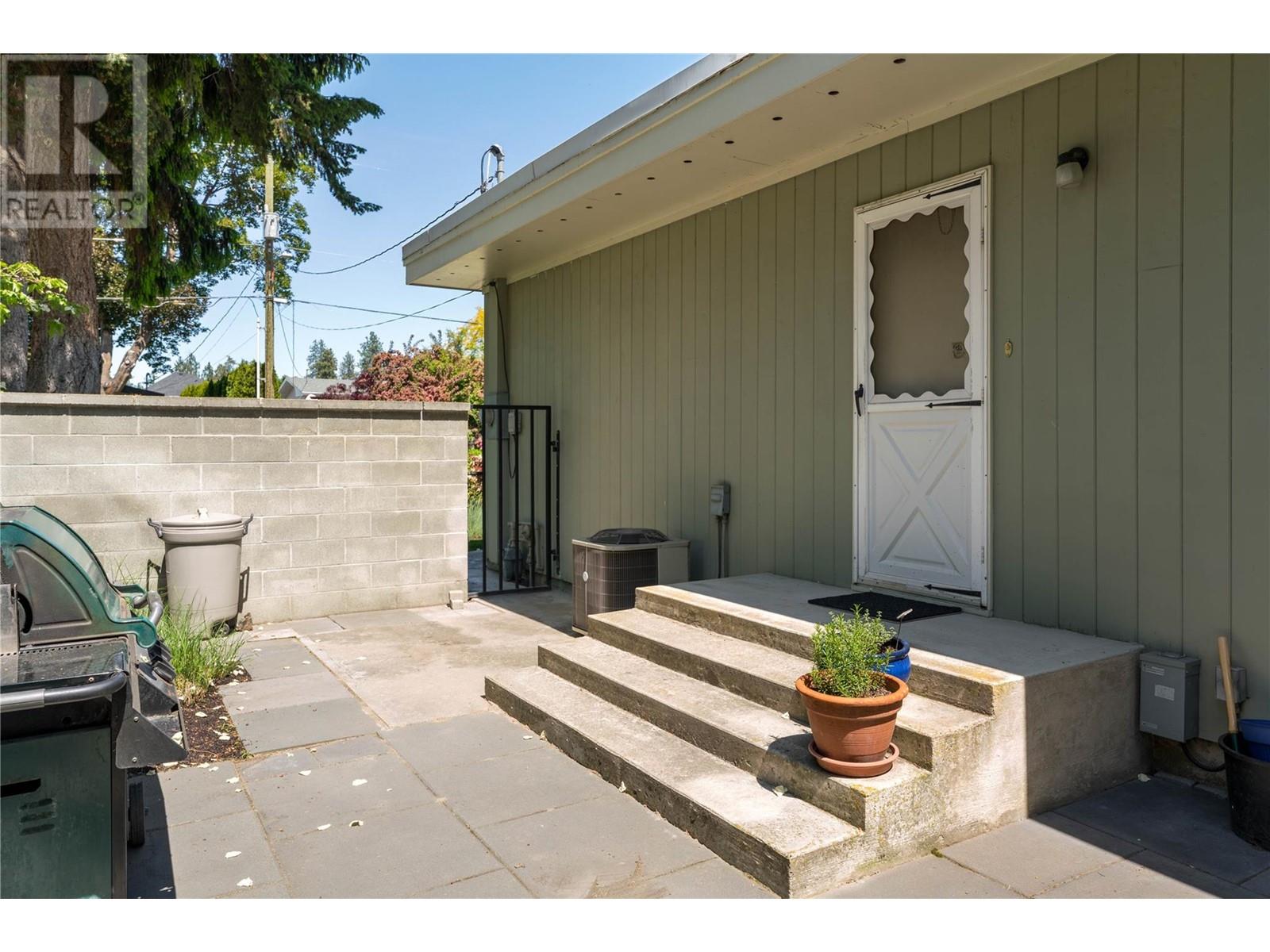  457 SARSONS Road, Kelowna