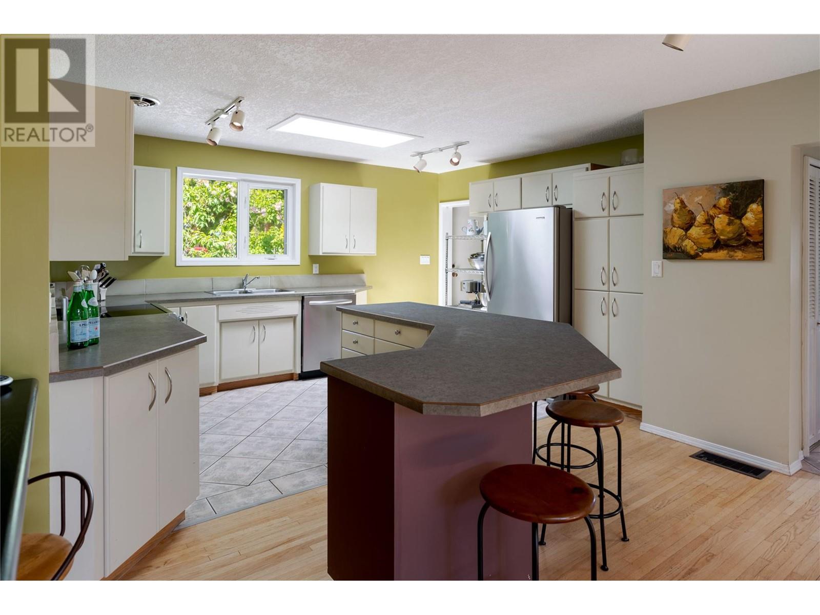  457 SARSONS Road, Kelowna
