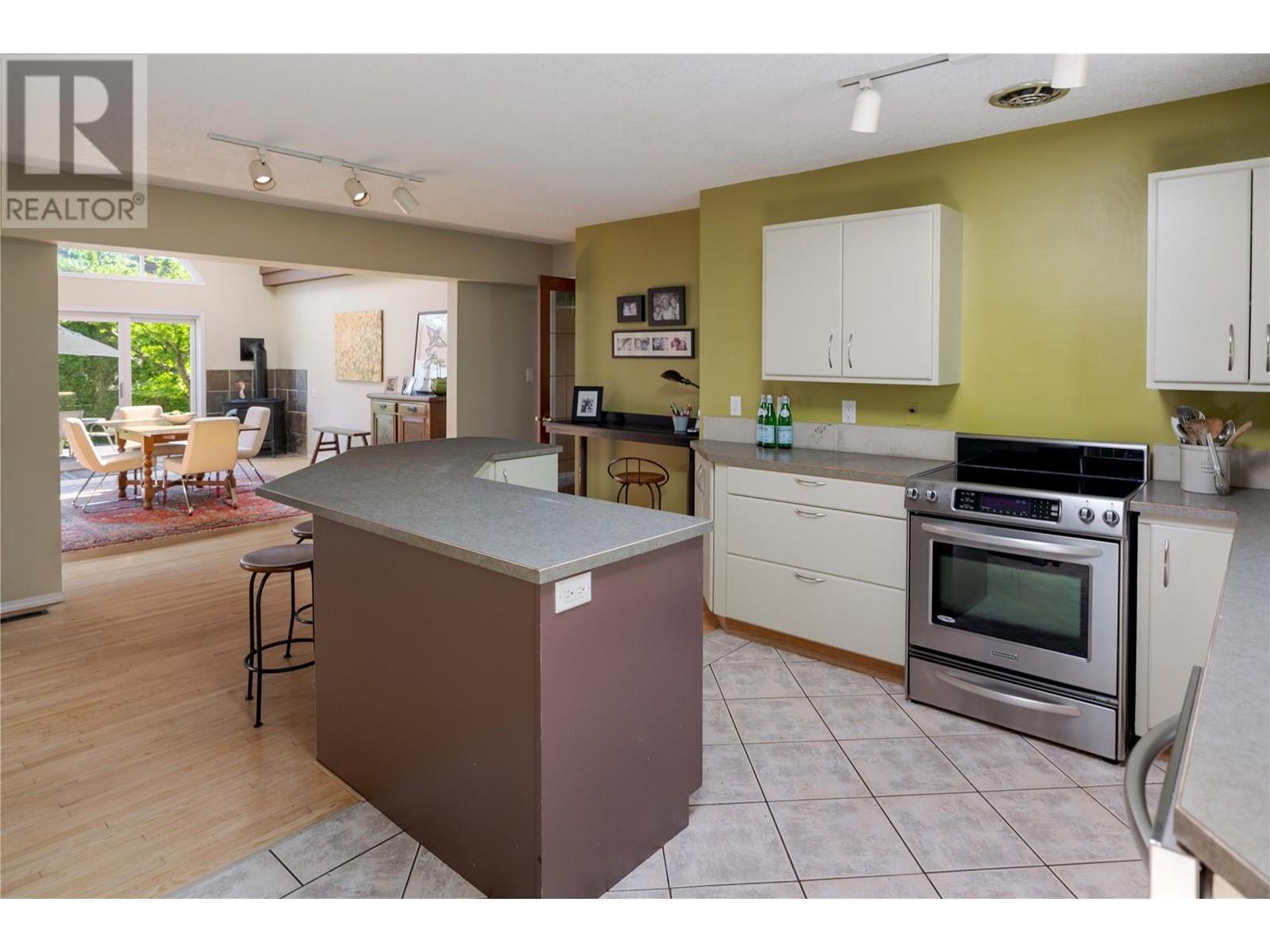  457 SARSONS Road, Kelowna