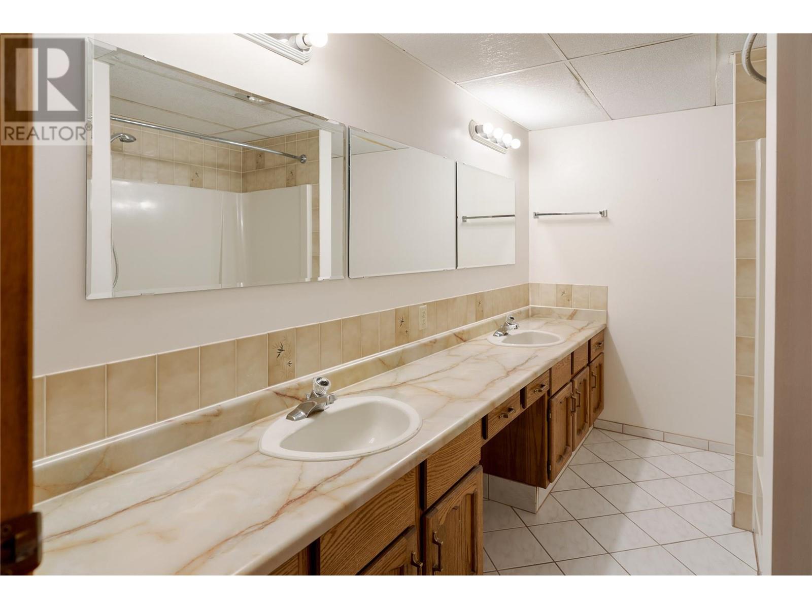  11551 Okanagan Centre Road West, Lake Country