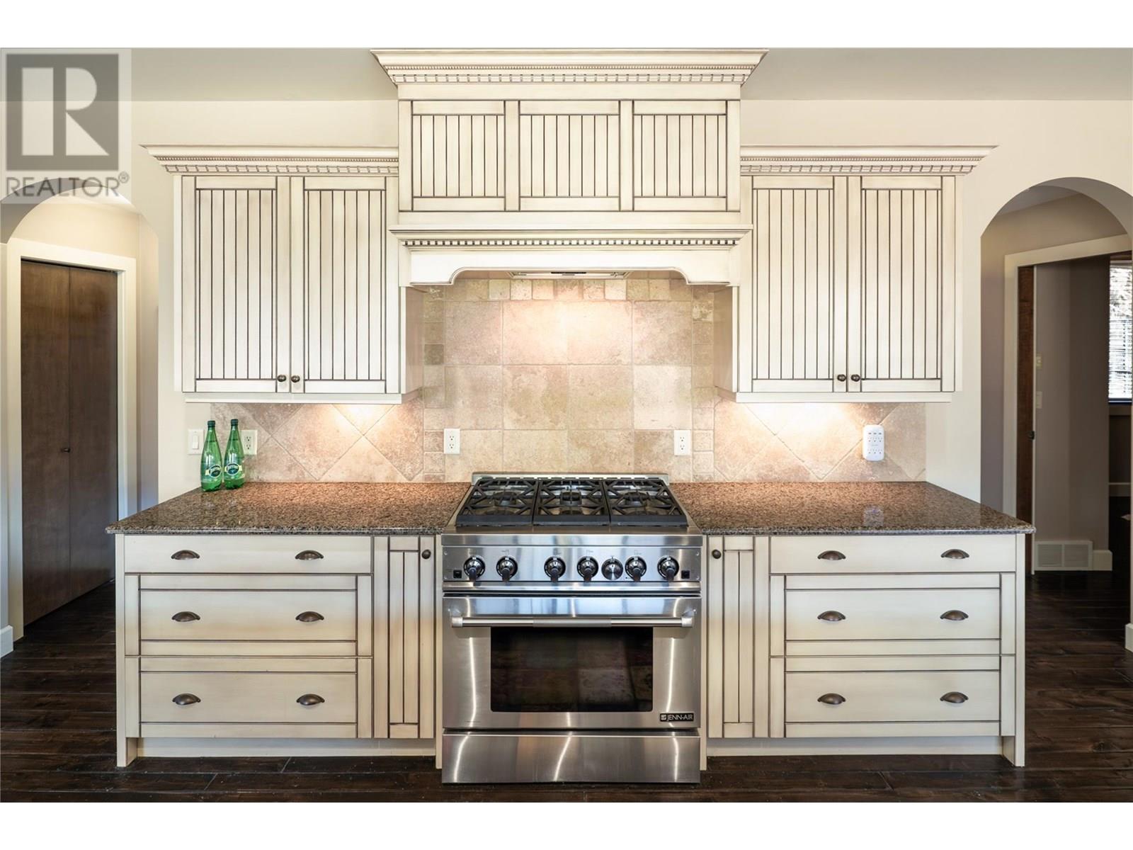  854 Big Rock Court, Kelowna