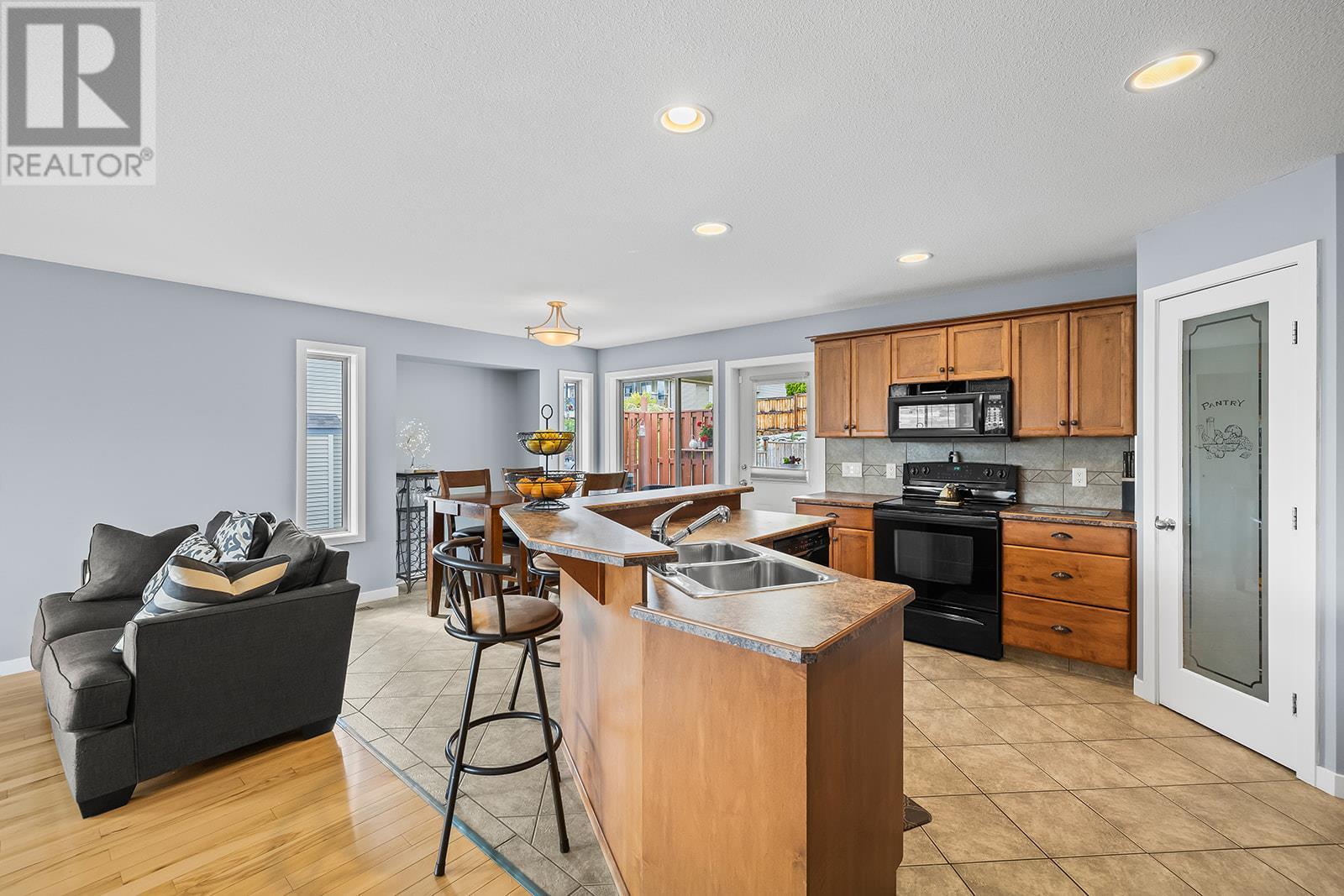  1520 Feedham Avenue, Kelowna