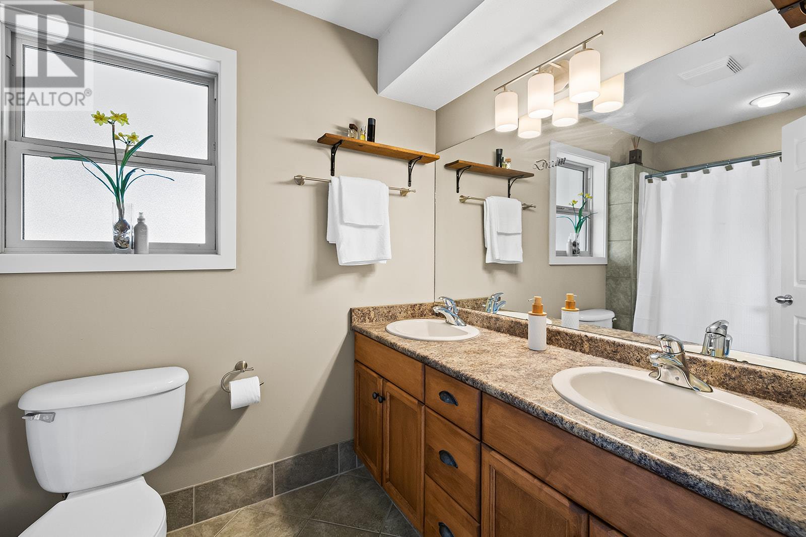  1520 Feedham Avenue, Kelowna