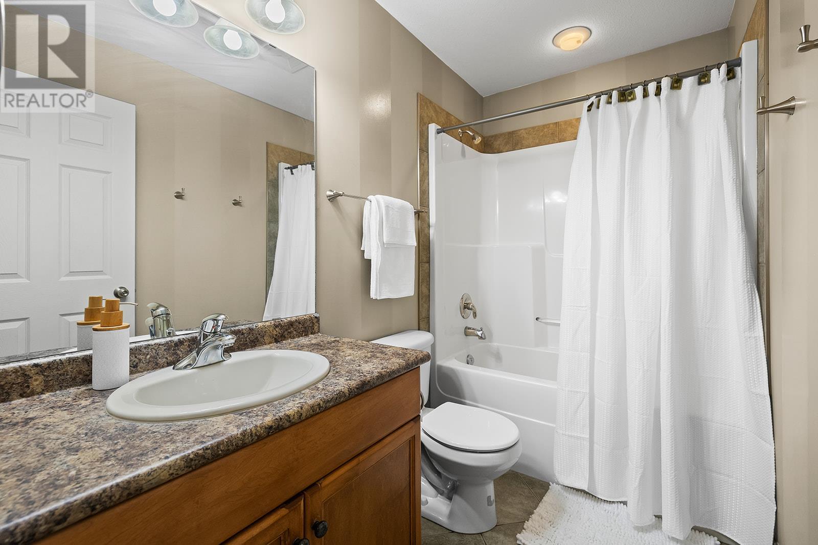  1520 Feedham Avenue, Kelowna