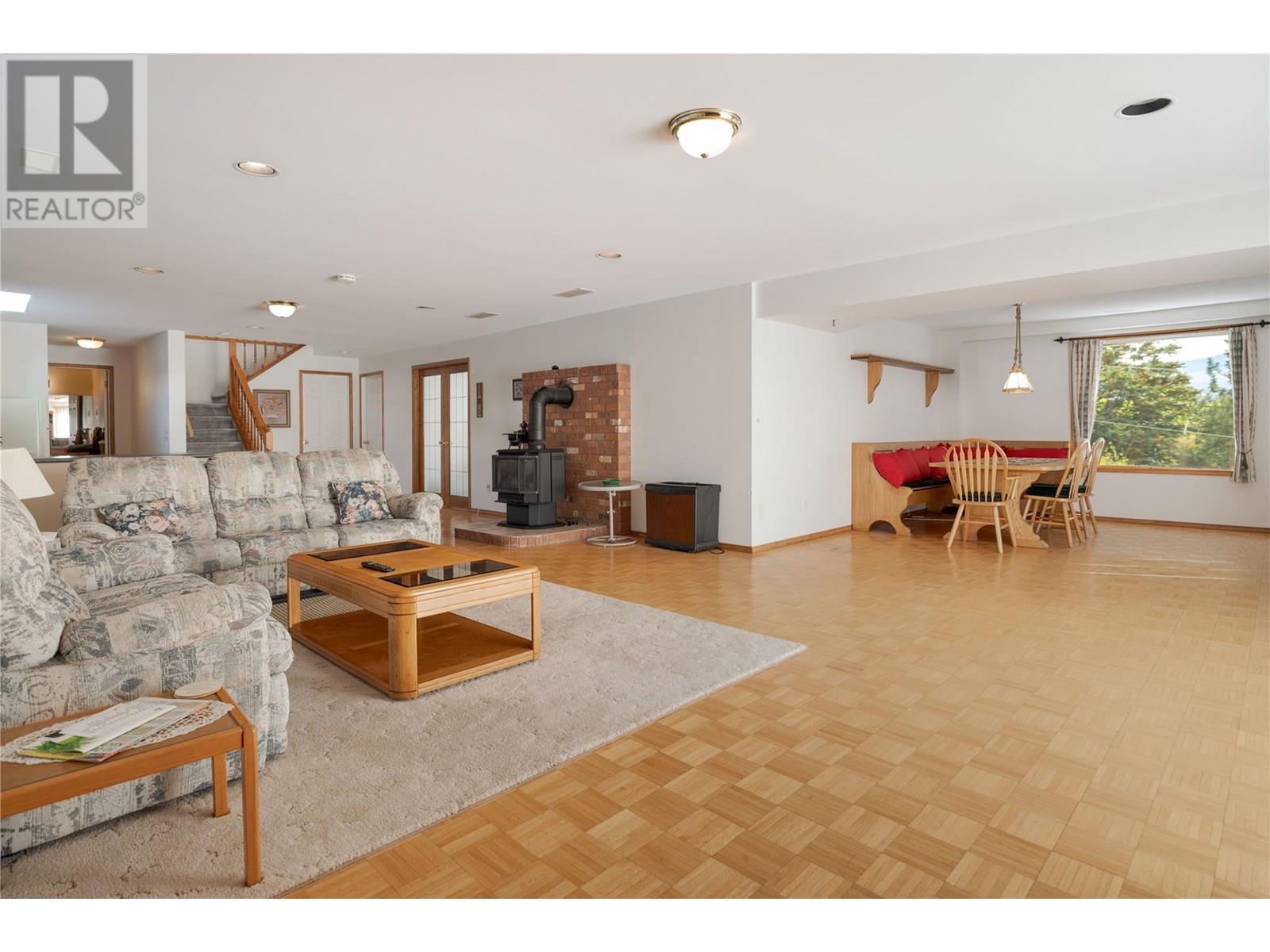  1049 Kelly Drive, West Kelowna