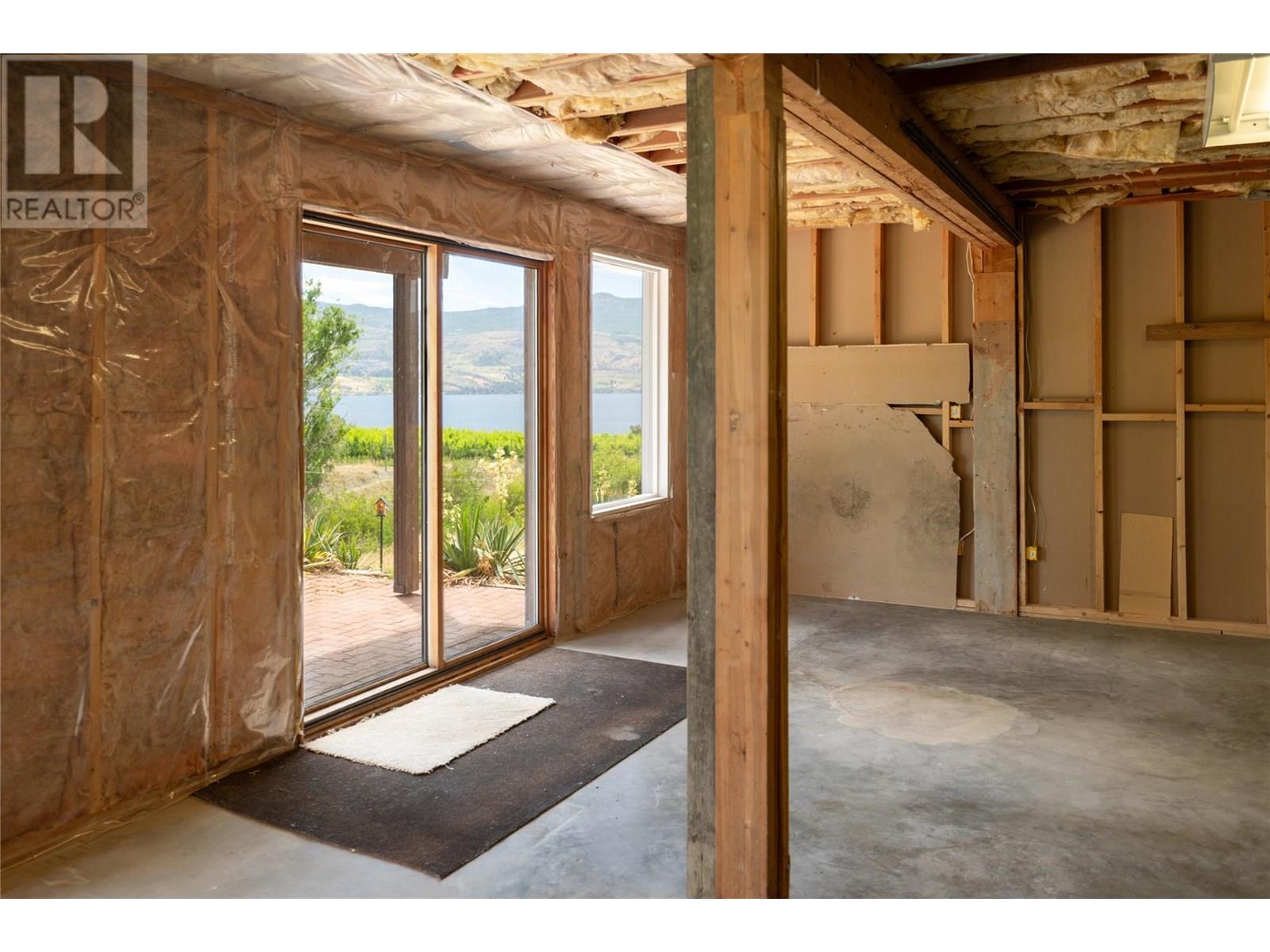  1049 Kelly Drive, West Kelowna