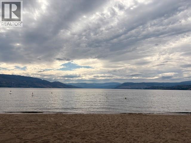 301 4004 BLUEBIRD Road, Kelowna