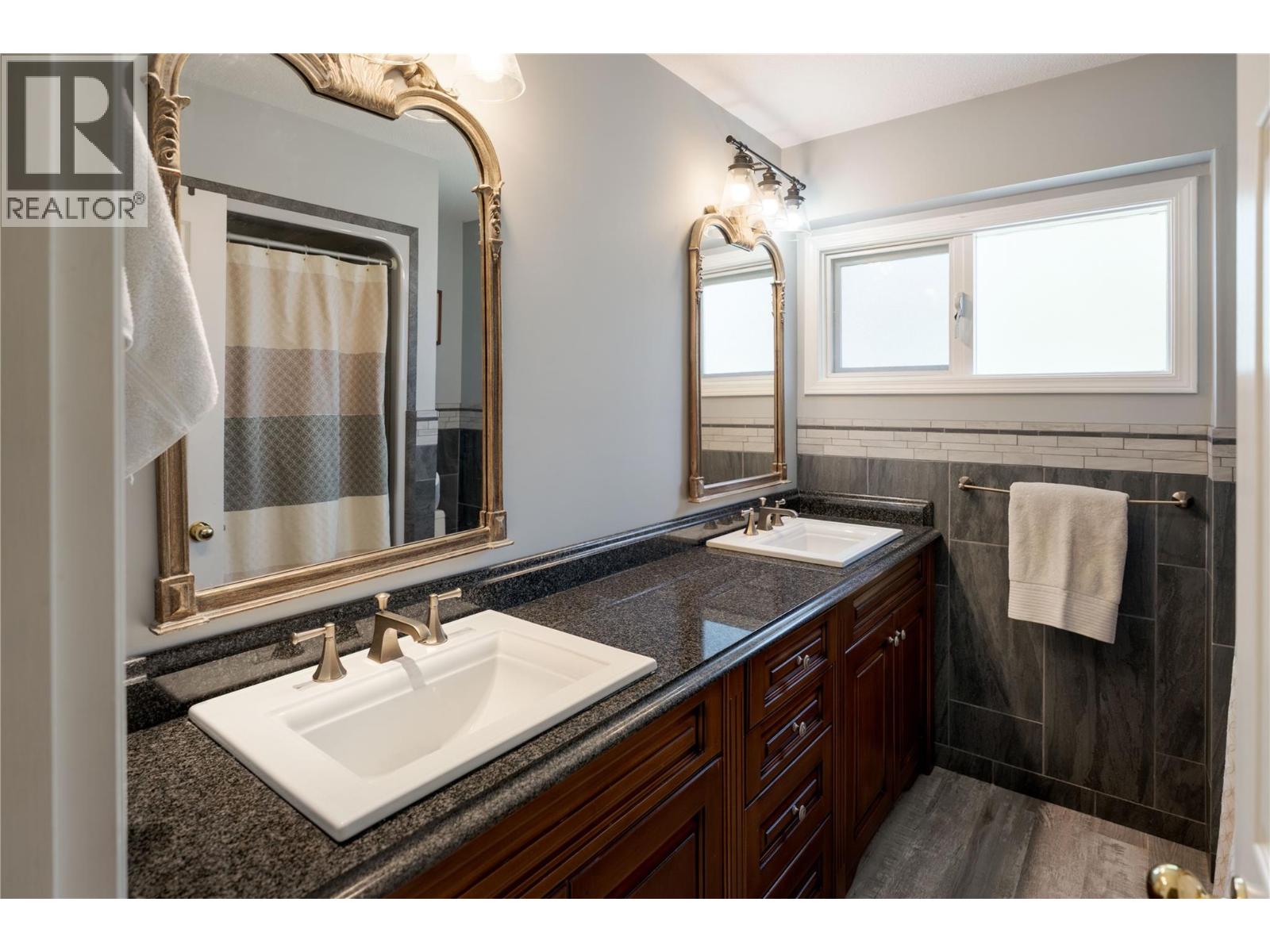  4692 GORDON Drive, Kelowna