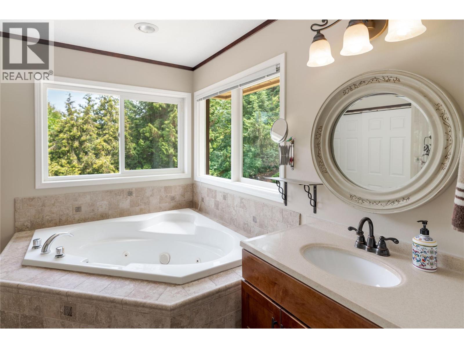  4692 GORDON Drive, Kelowna