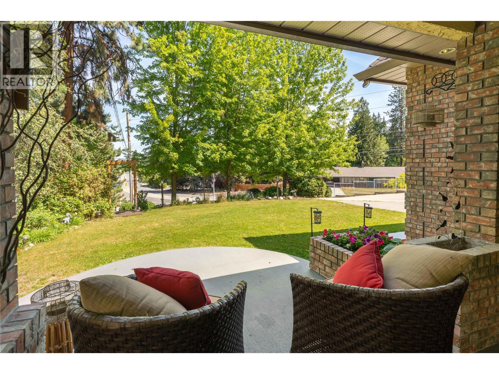  4692 GORDON Drive, Kelowna