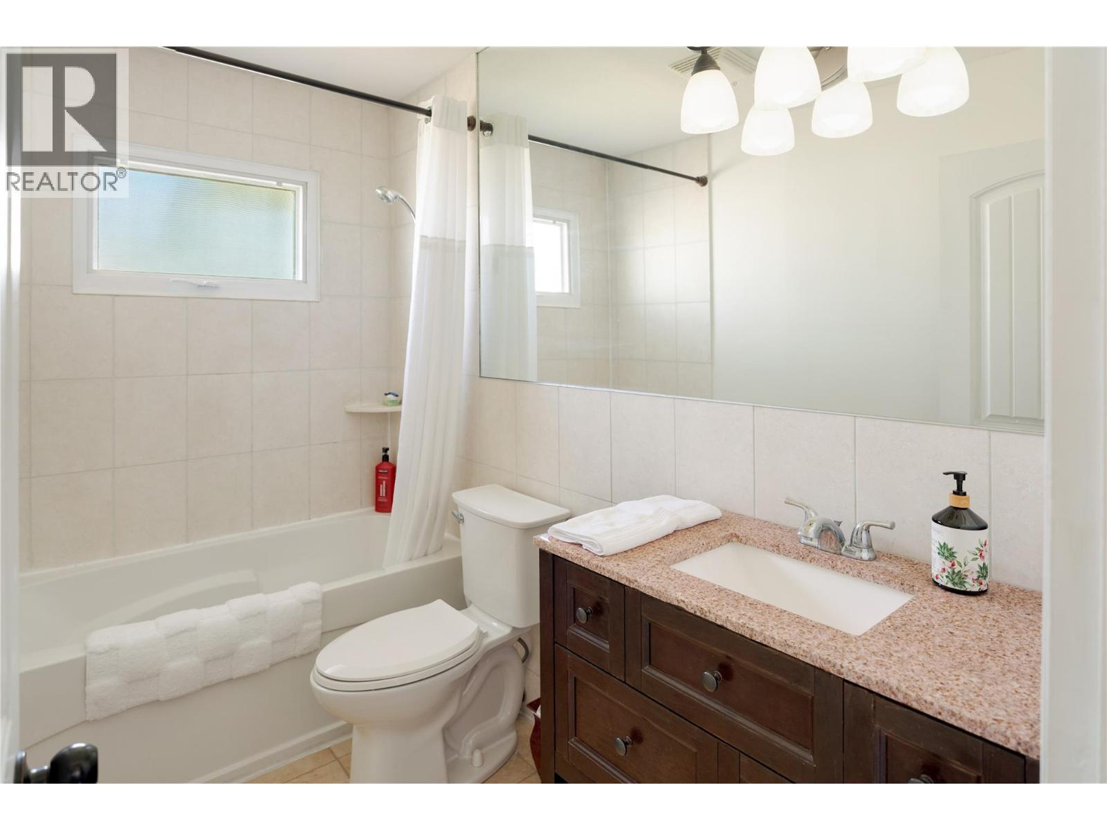  833 HAWTHORNE Road, West Kelowna
