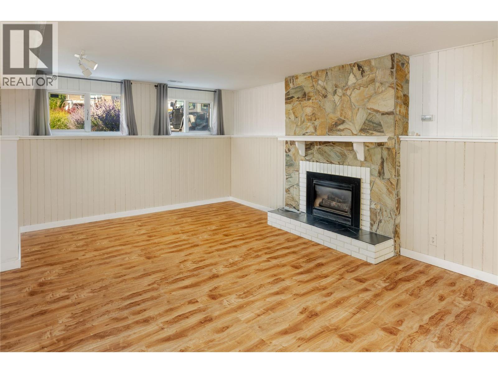  833 HAWTHORNE Road, West Kelowna