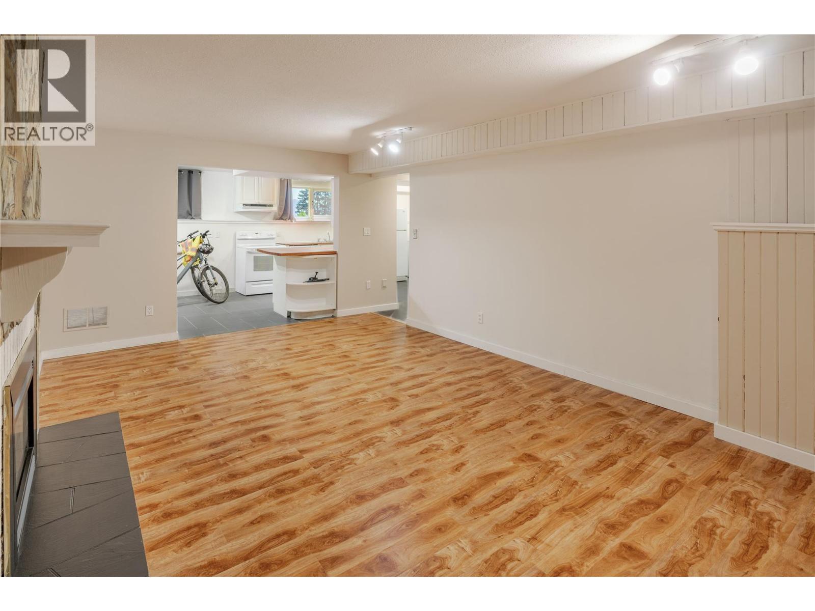  833 HAWTHORNE Road, West Kelowna