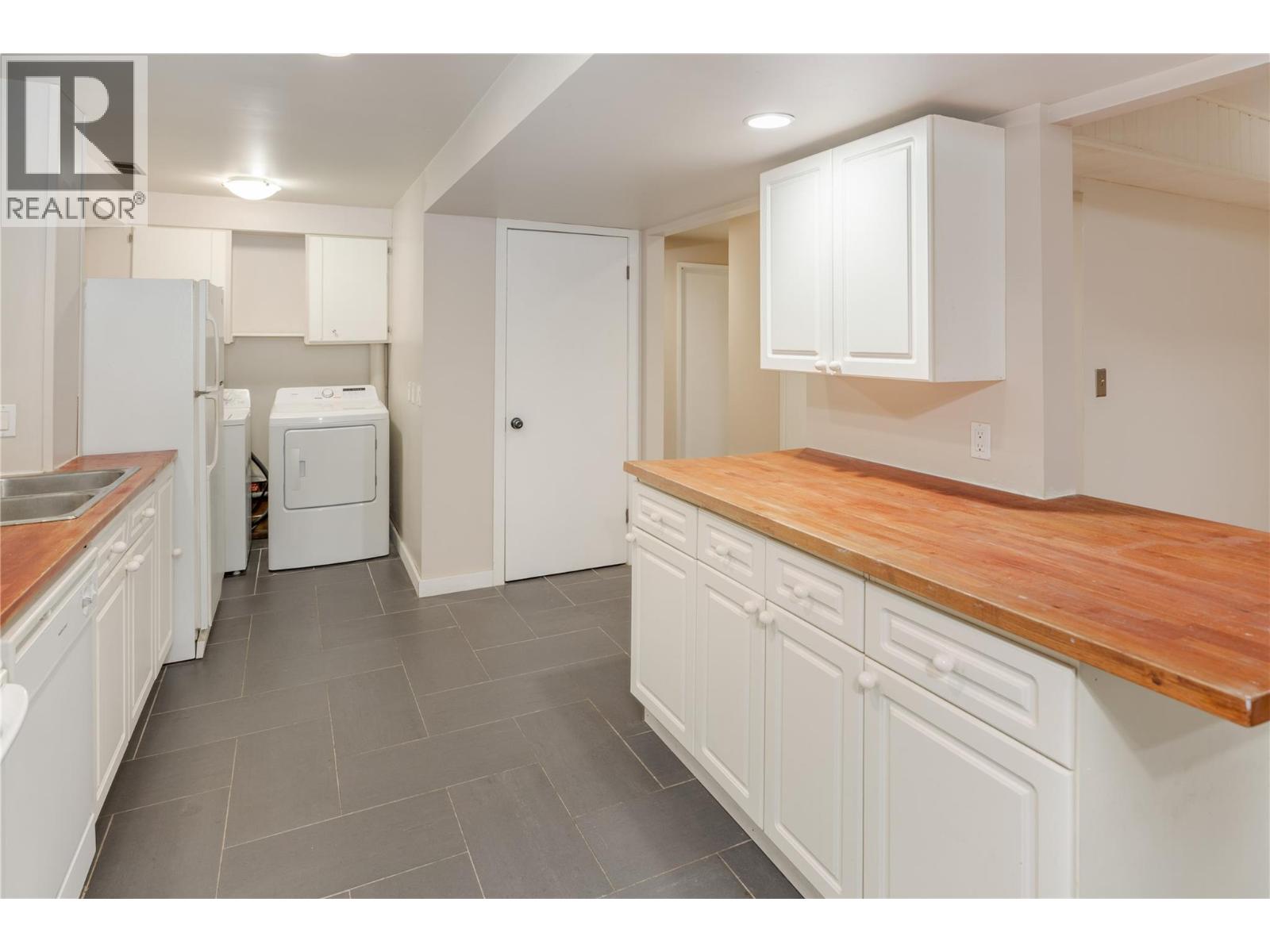  833 HAWTHORNE Road, West Kelowna