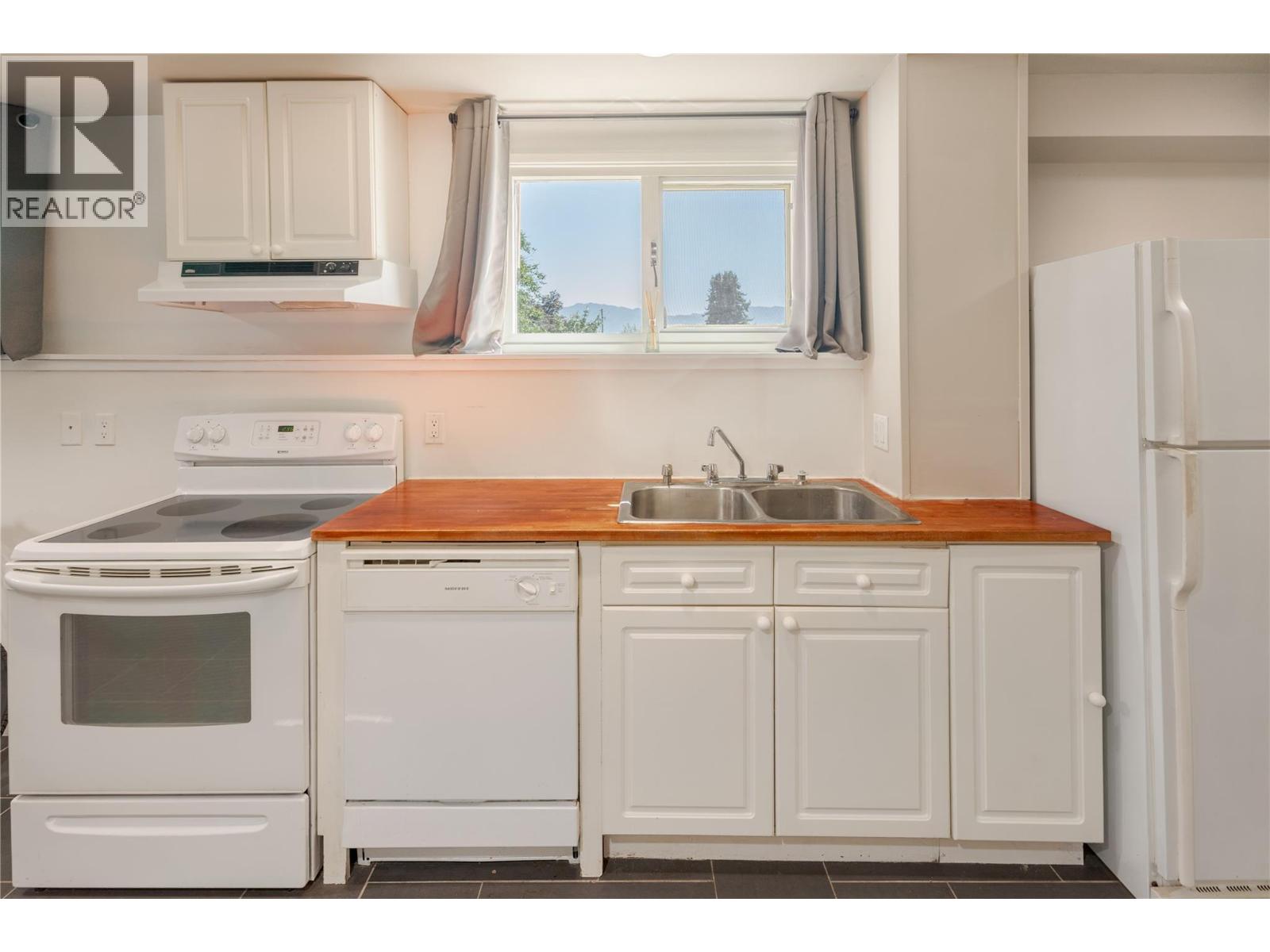  833 HAWTHORNE Road, West Kelowna