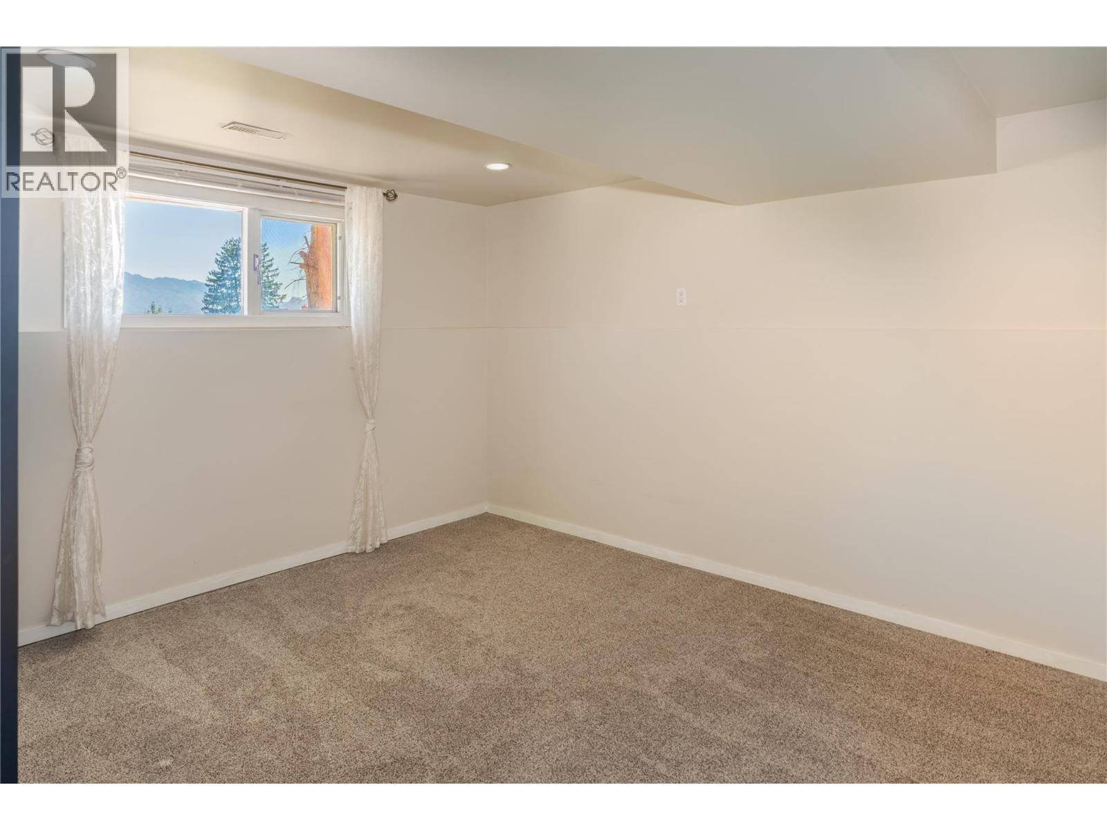  833 HAWTHORNE Road, West Kelowna