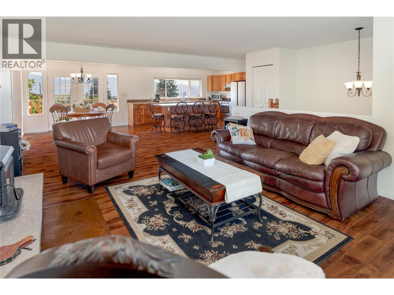  833 HAWTHORNE Road, West Kelowna