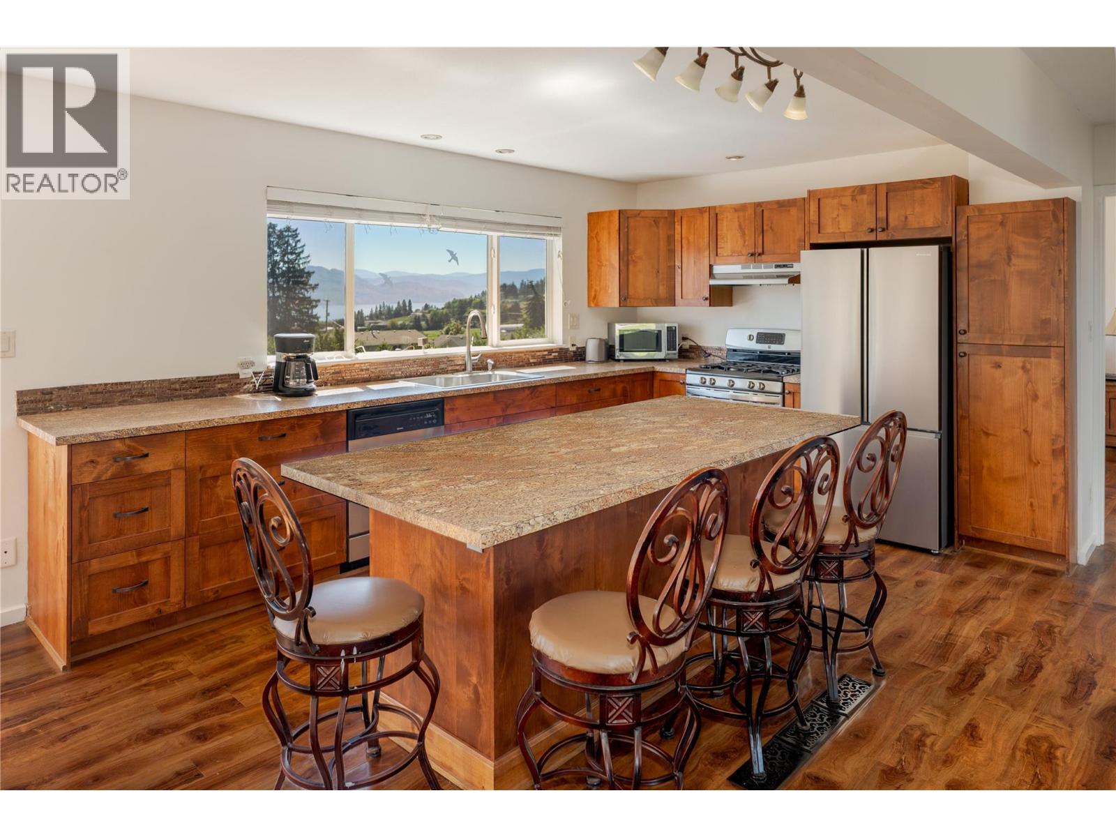  833 HAWTHORNE Road, West Kelowna