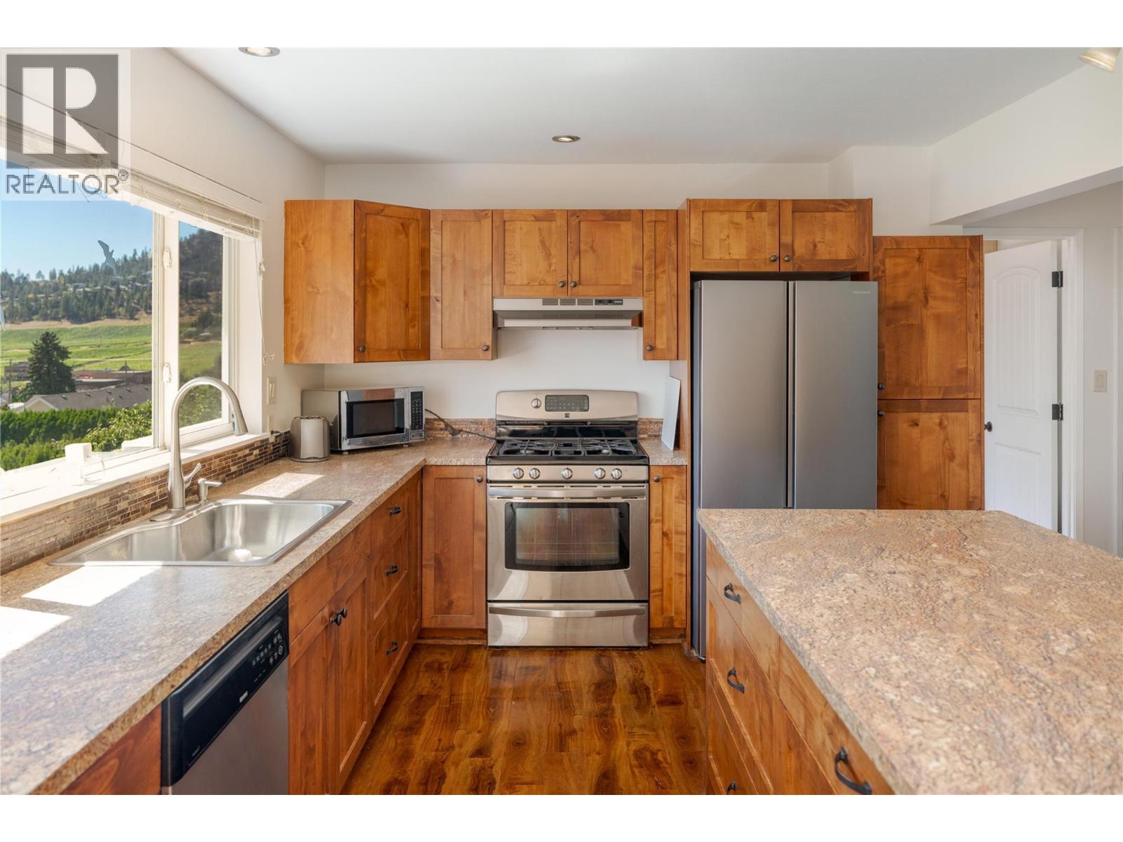  833 HAWTHORNE Road, West Kelowna