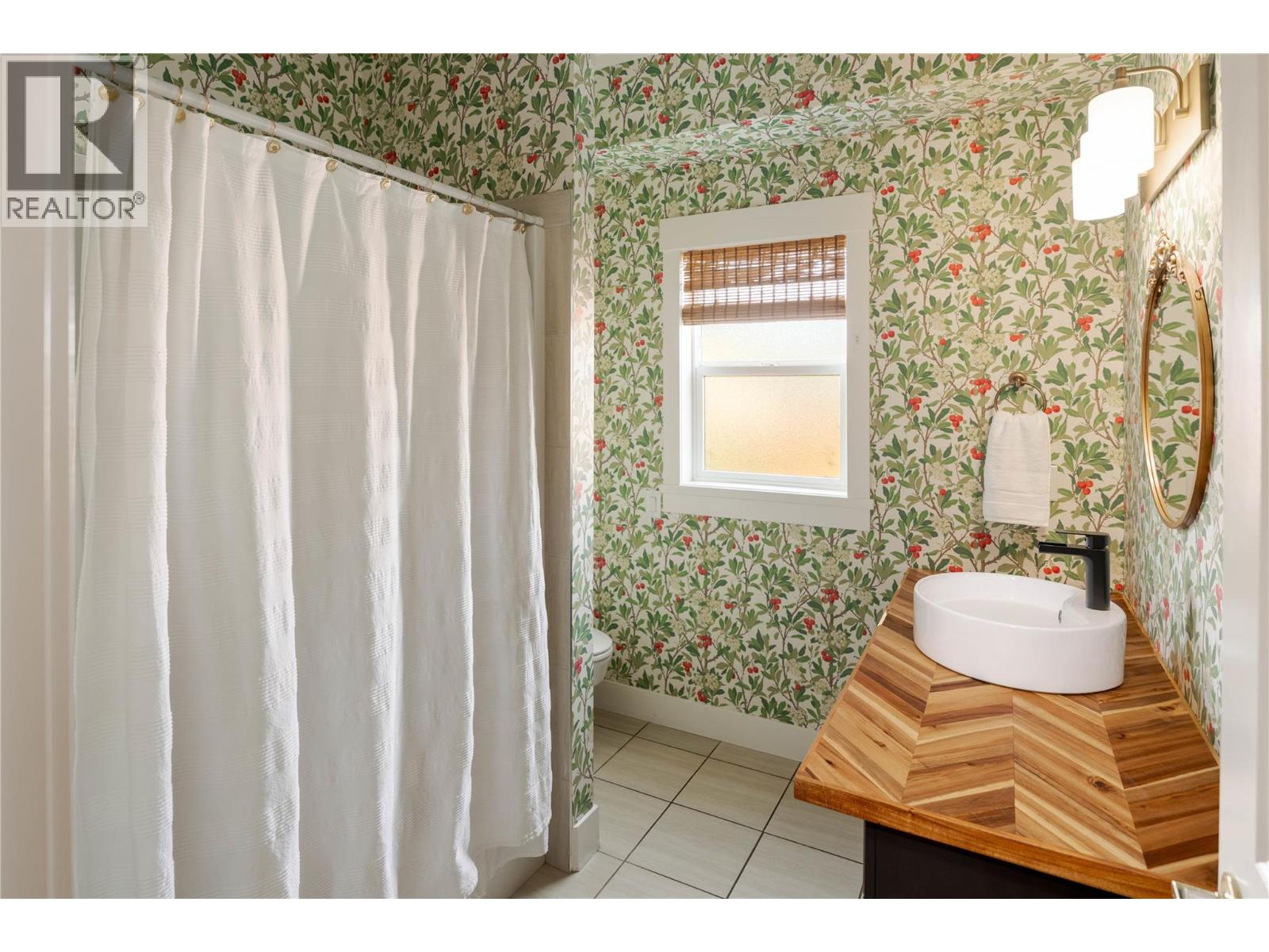  1818 Bowes Street, Kelowna