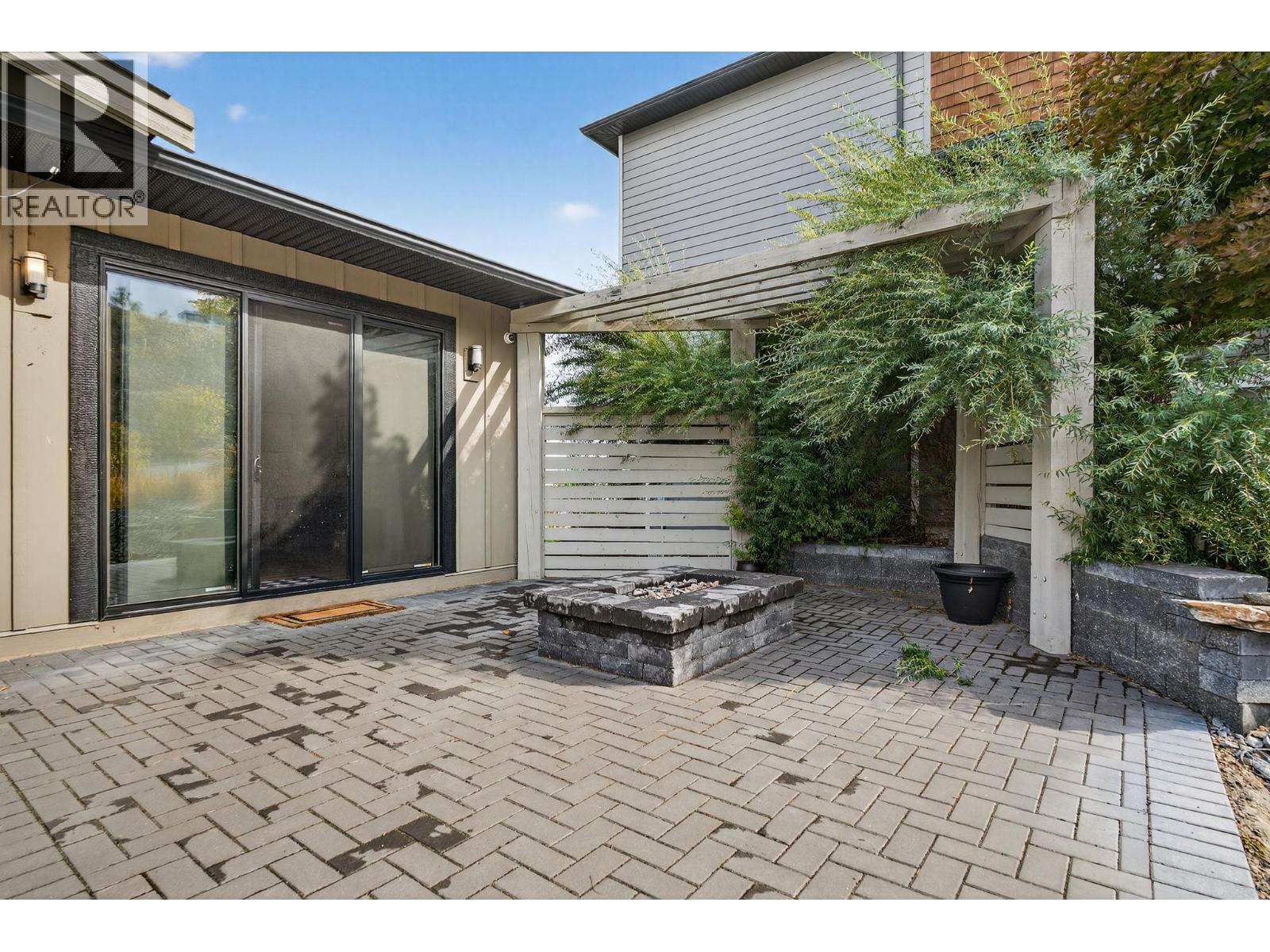  460 Rockview Lane, Kelowna
