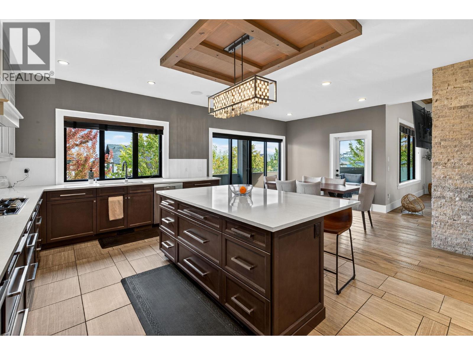  460 Rockview Lane, Kelowna