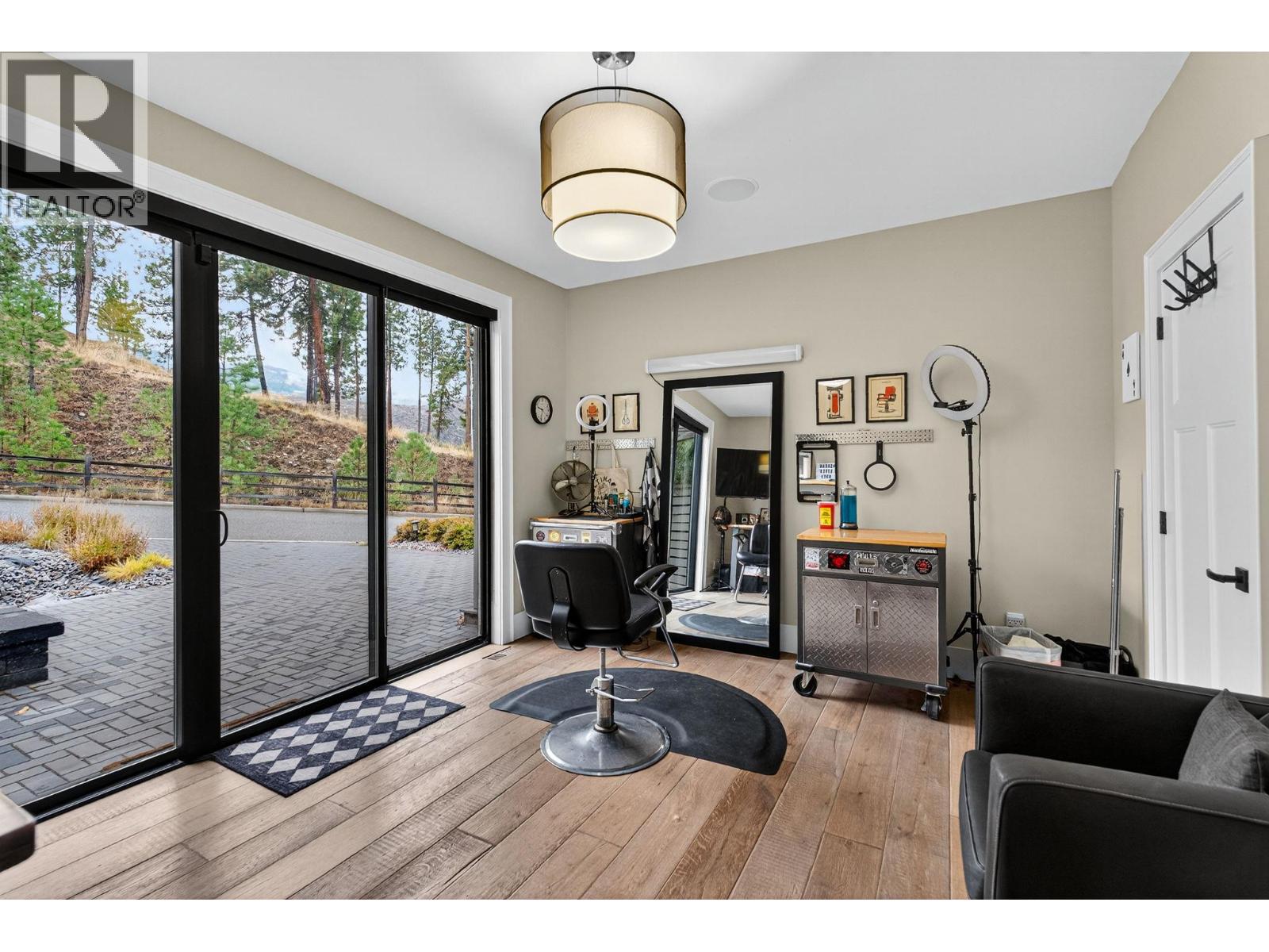  460 Rockview Lane, Kelowna
