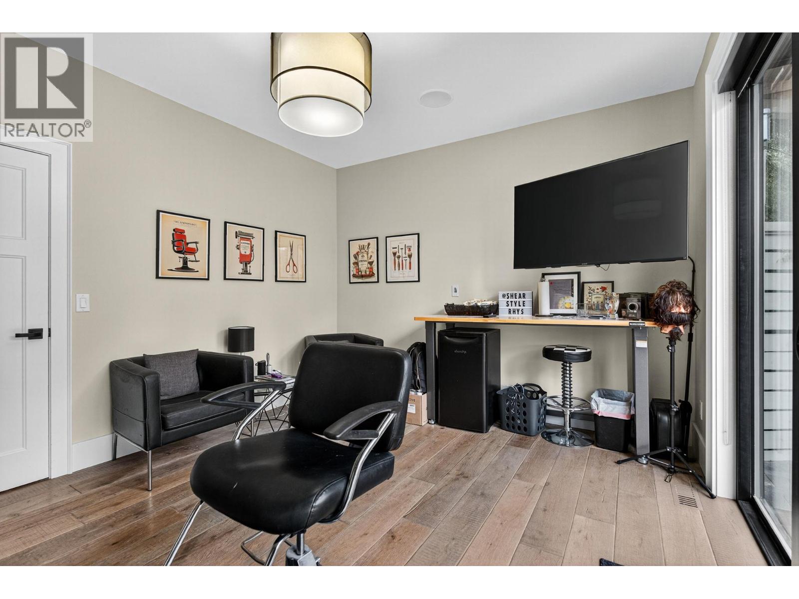  460 Rockview Lane, Kelowna