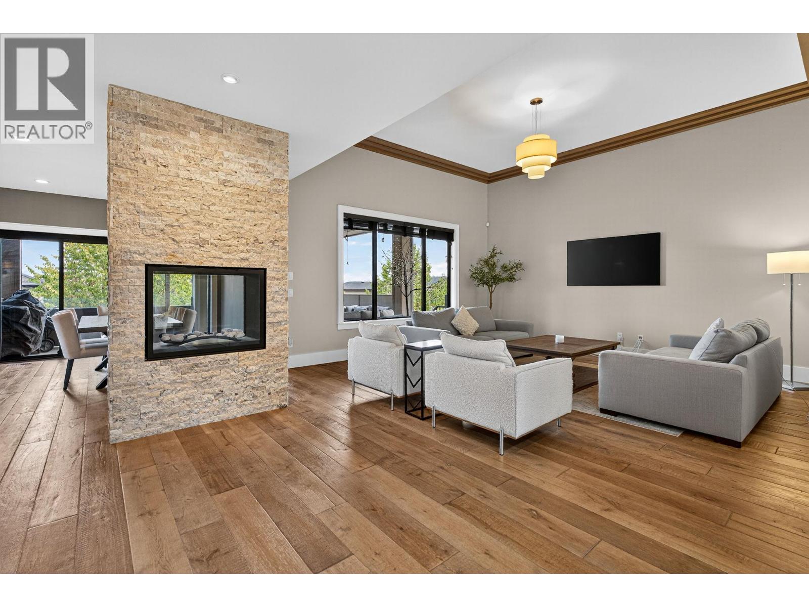  460 Rockview Lane, Kelowna