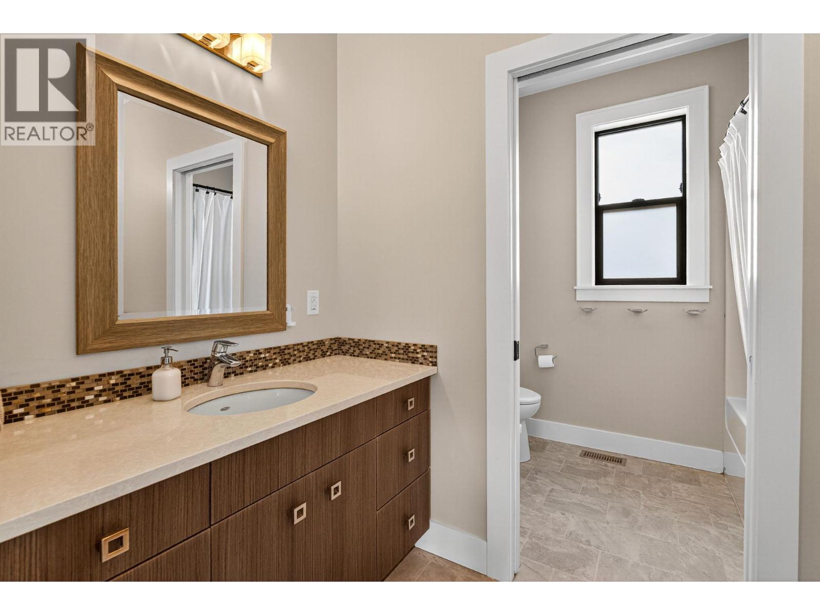  460 Rockview Lane, Kelowna