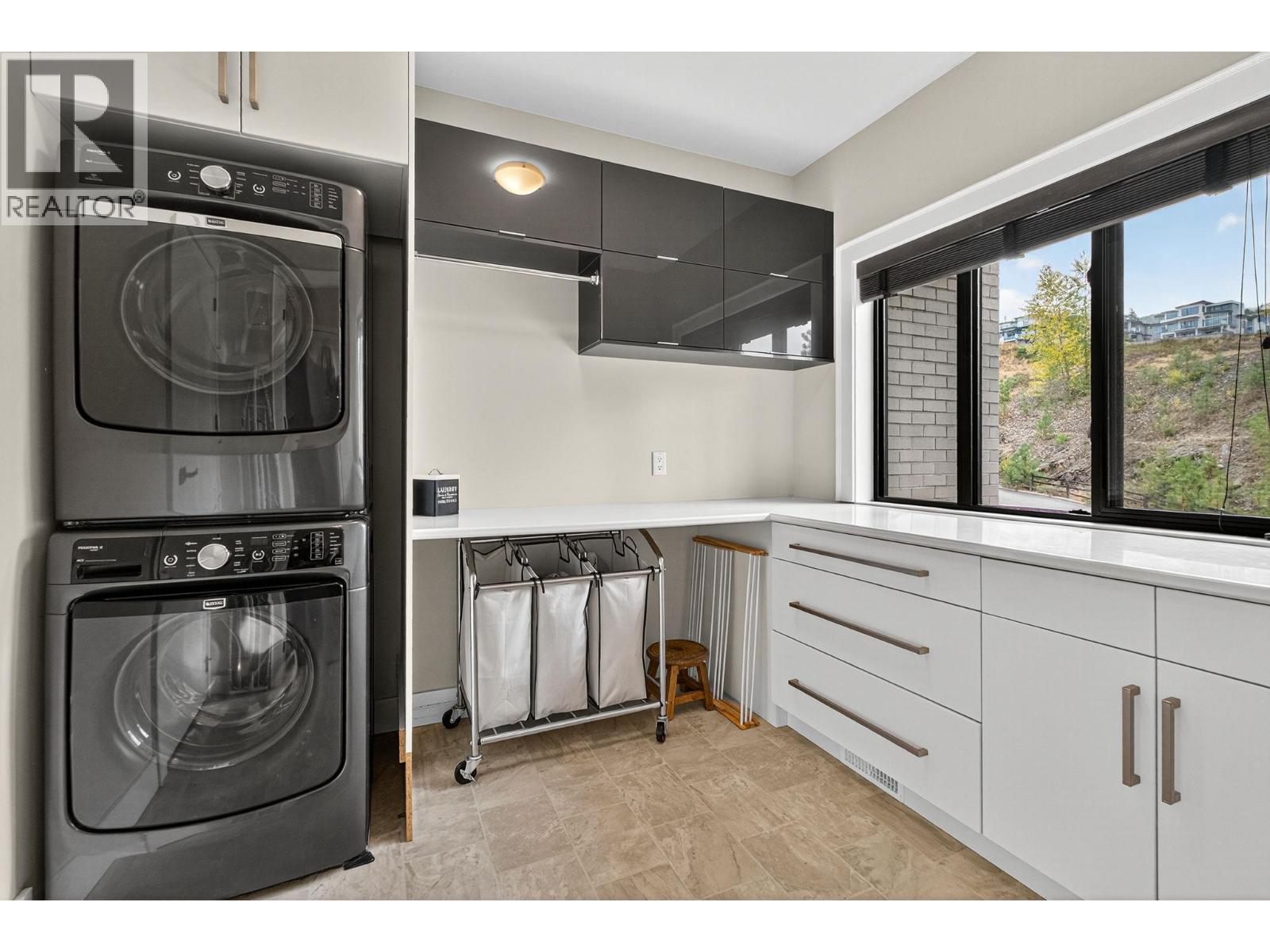  460 Rockview Lane, Kelowna