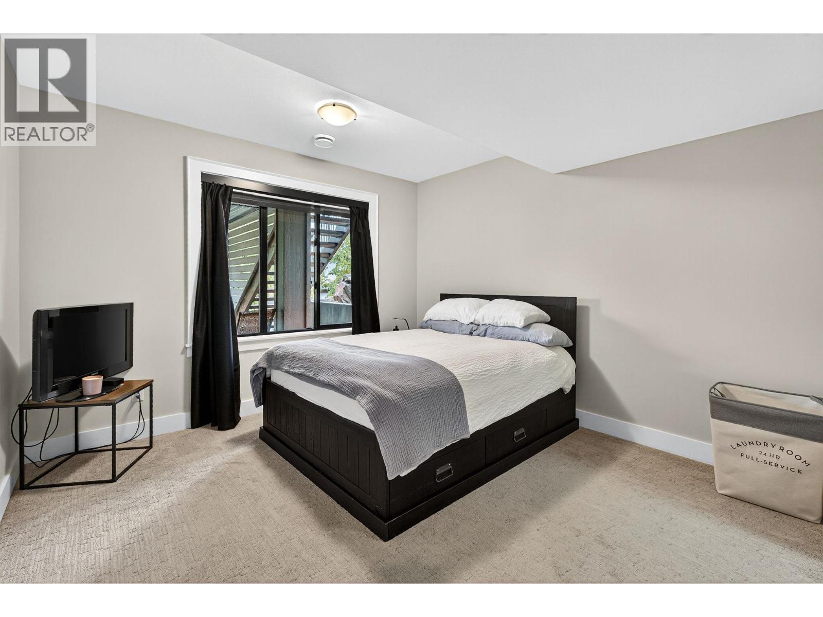  460 Rockview Lane, Kelowna